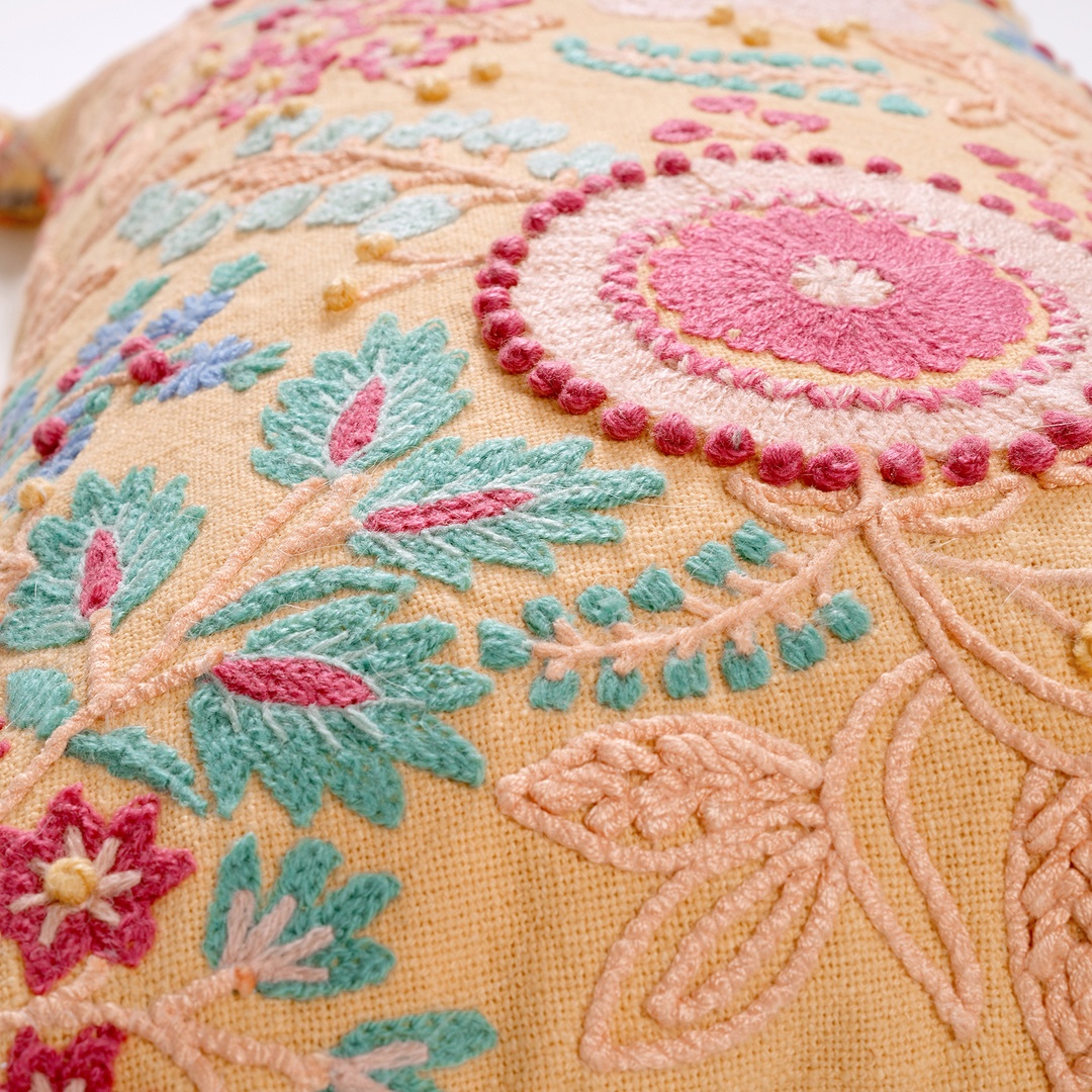 Ghunı Püsküllü Nakışlı Pamuk Dolgulu Kırlent 30x55 Cm Sarı