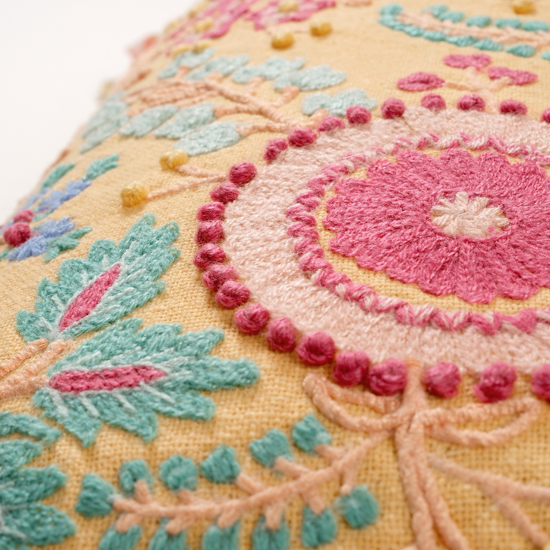 Ghunı Püsküllü Nakışlı Pamuk Dolgulu Kırlent 30x55 Cm Sarı