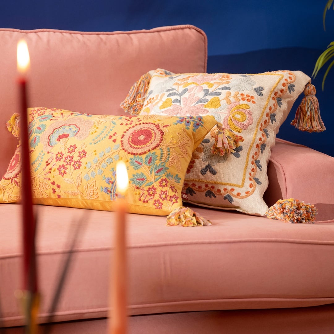 Ghunı Püsküllü Nakışlı Pamuk Dolgulu Kırlent 30x55 Cm Sarı