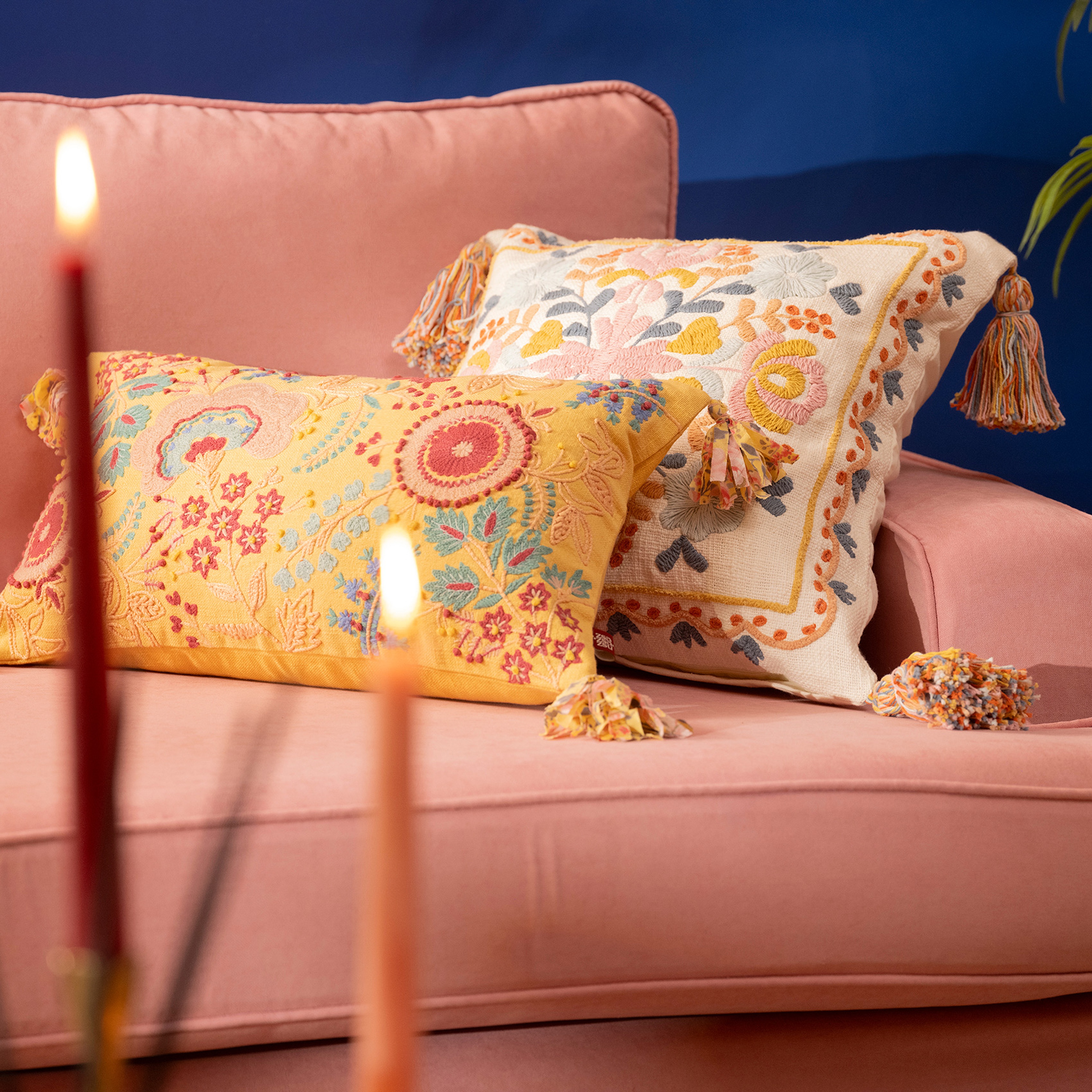 Ghunı Püsküllü Nakışlı Pamuk Dolgulu Kırlent 30x55 Cm Sarı