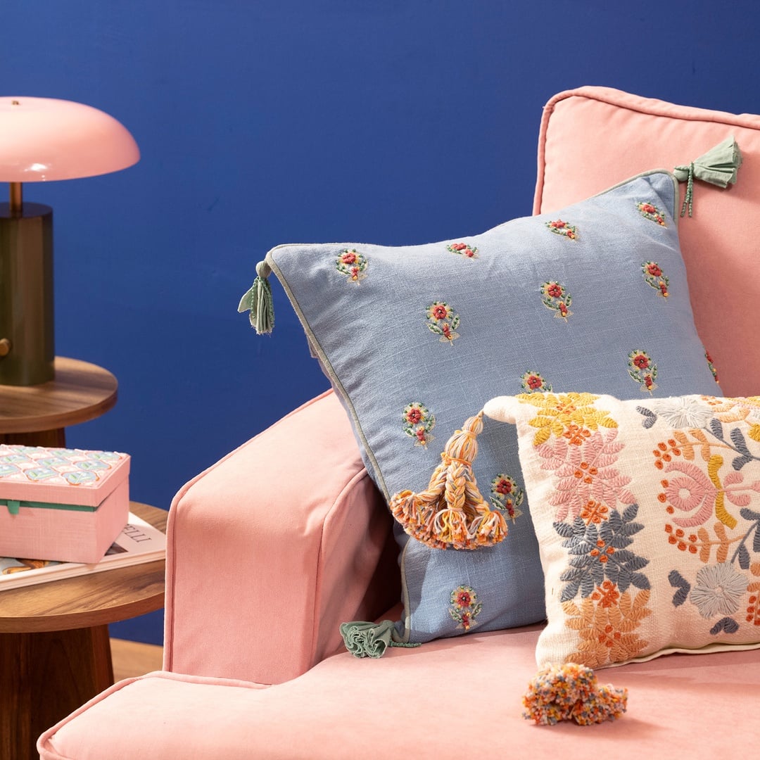 Ghunı Püsküllü Nakışlı Pamuk Dolgulu Kırlent 50x50 Cm Açık Mavi