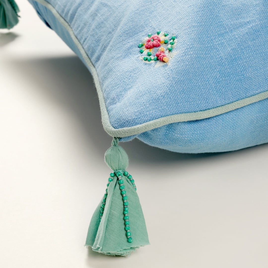 Ghunı Püsküllü Nakışlı Pamuk Dolgulu Kırlent 50x50 Cm Açık Mavi