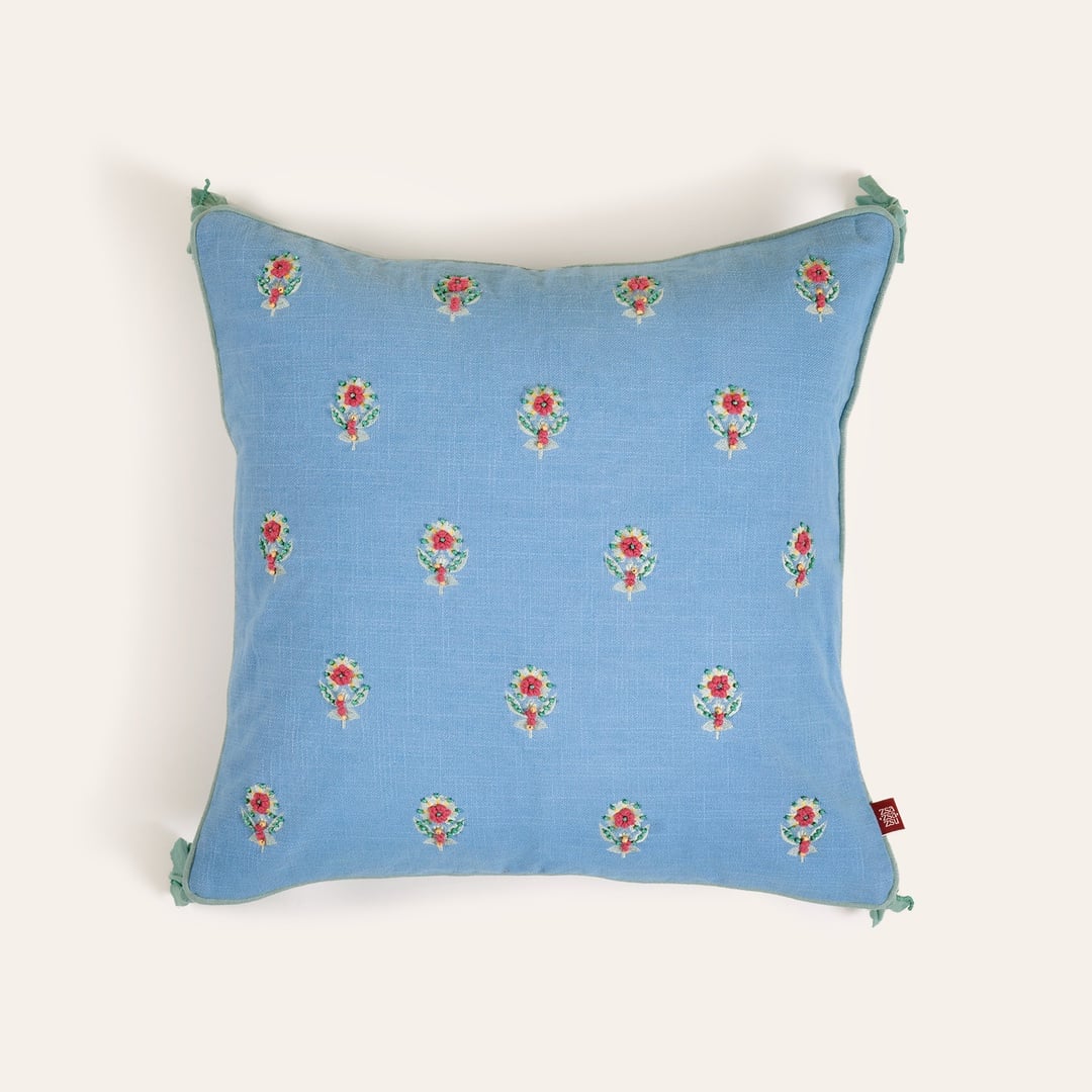 Ghunı Püsküllü Nakışlı Pamuk Dolgulu Kırlent 50x50 Cm Açık Mavi