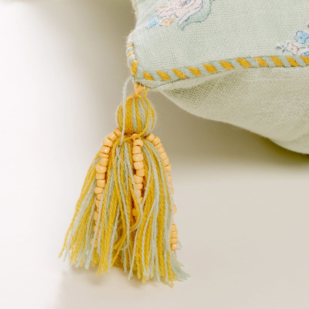 Ghunı Püsküllü Nakışlı Pamuk Dolgulu Kırlent 30x55 Cm Açık Yeşil