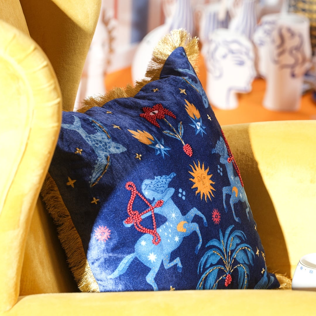 Ghunı Püsküllü Nakışlı Viskon Pamuk Kadife Dolgulu Kırlent 50x50 Cm Mavi