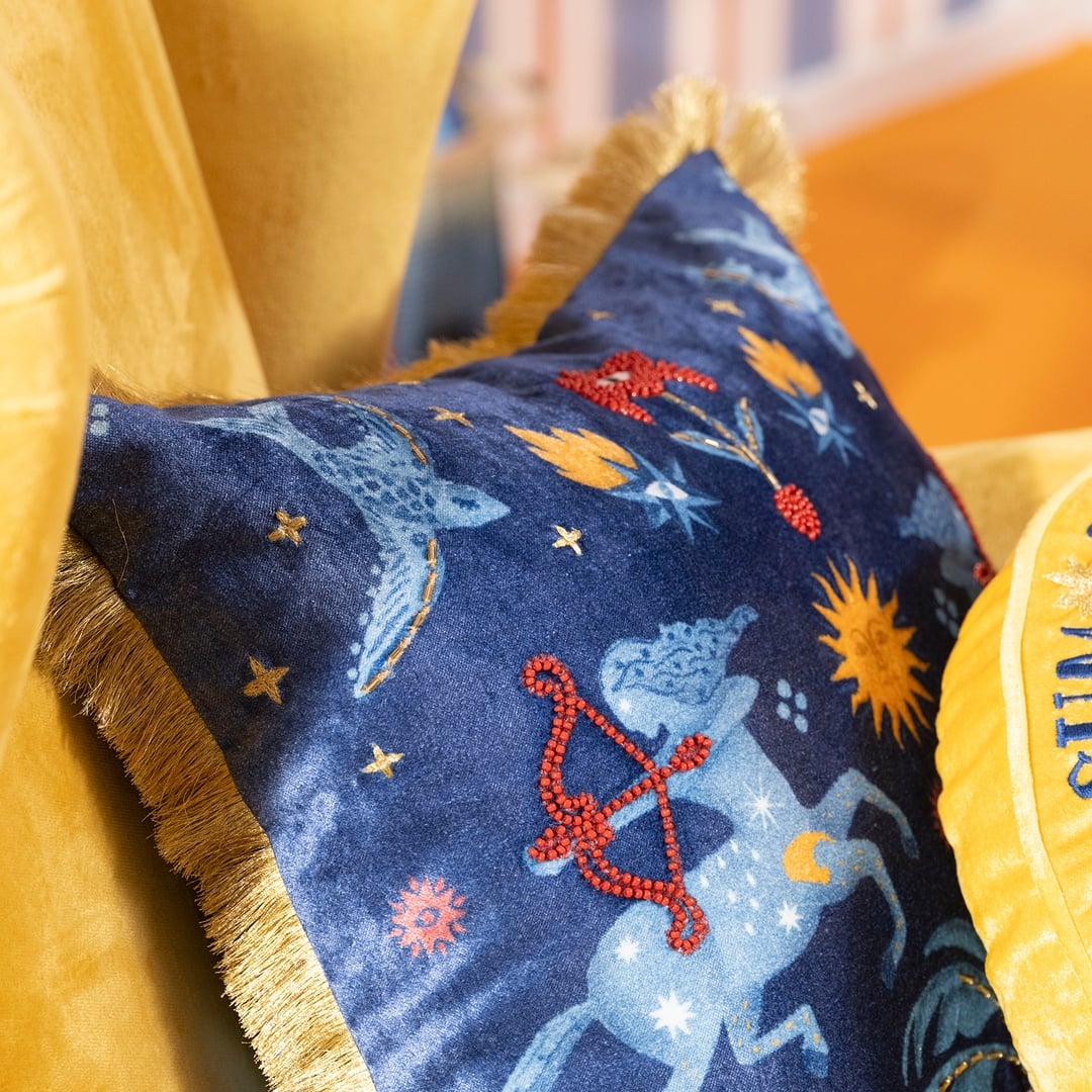 Ghunı Püsküllü Nakışlı Viskon Pamuk Kadife Dolgulu Kırlent 50x50 Cm Mavi