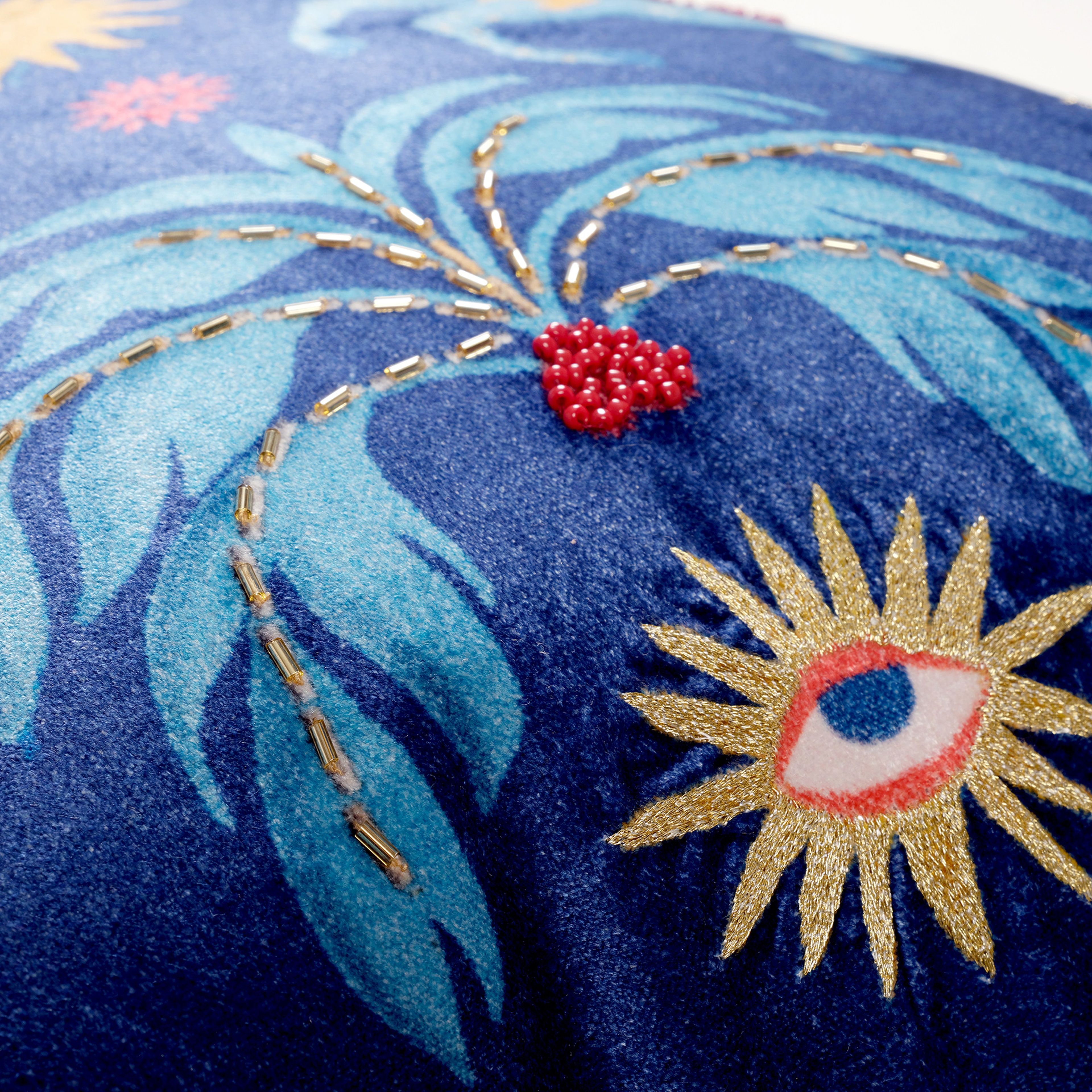 Ghunı Püsküllü Nakışlı Viskon Pamuk Kadife Dolgulu Kırlent 50x50 Cm Mavi