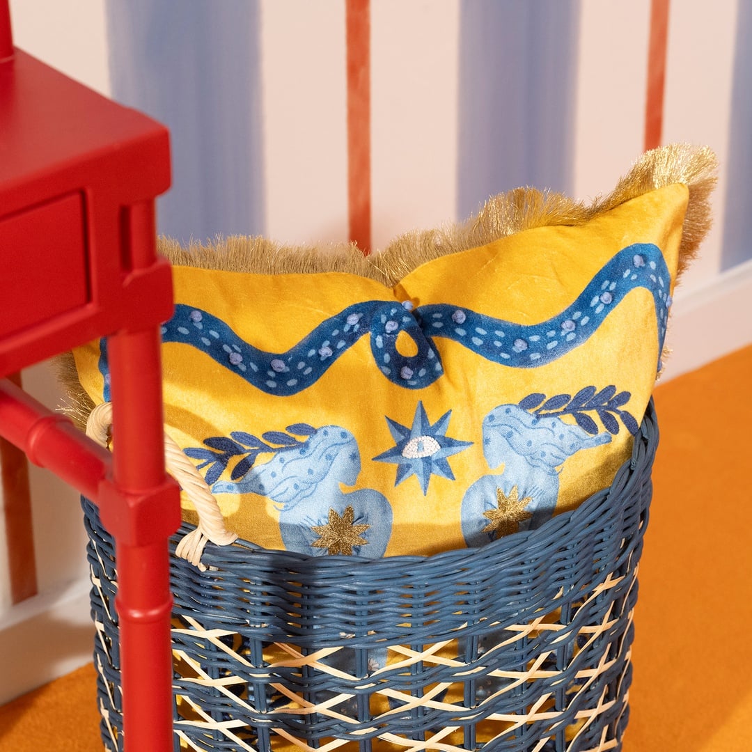 Ghunı Püsküllü Nakışlı Viskon Pamuk Kadife Dolgulu Kırlent 50x50 Cm Sarı