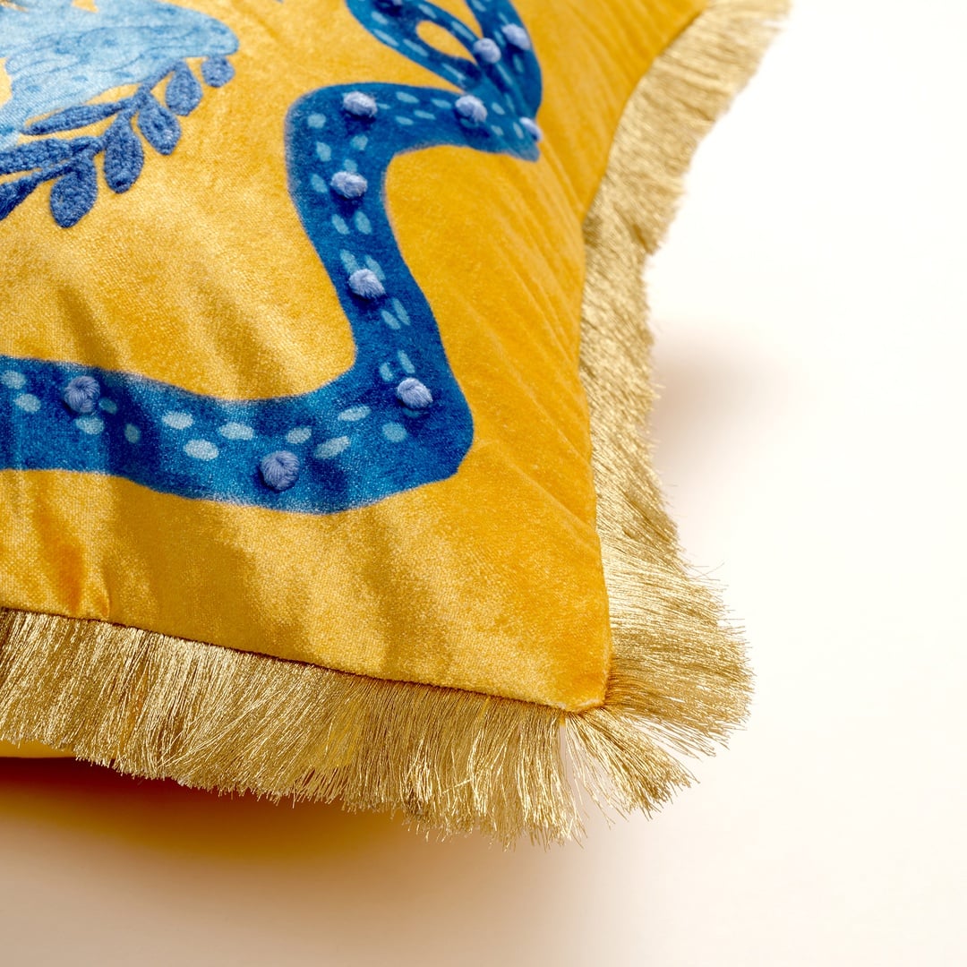 Ghunı Püsküllü Nakışlı Viskon Pamuk Kadife Dolgulu Kırlent 50x50 Cm Sarı