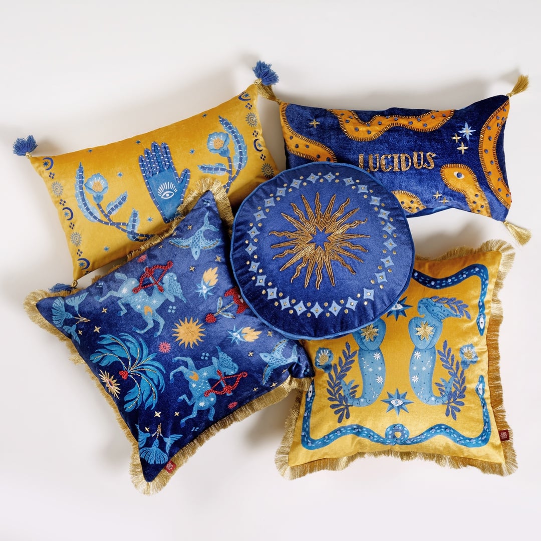 Ghunı Dijital Baskılı Nakışlı Viskon Pamuk Kadife Dolgulu Kırlent 30x55 Cm Mavi