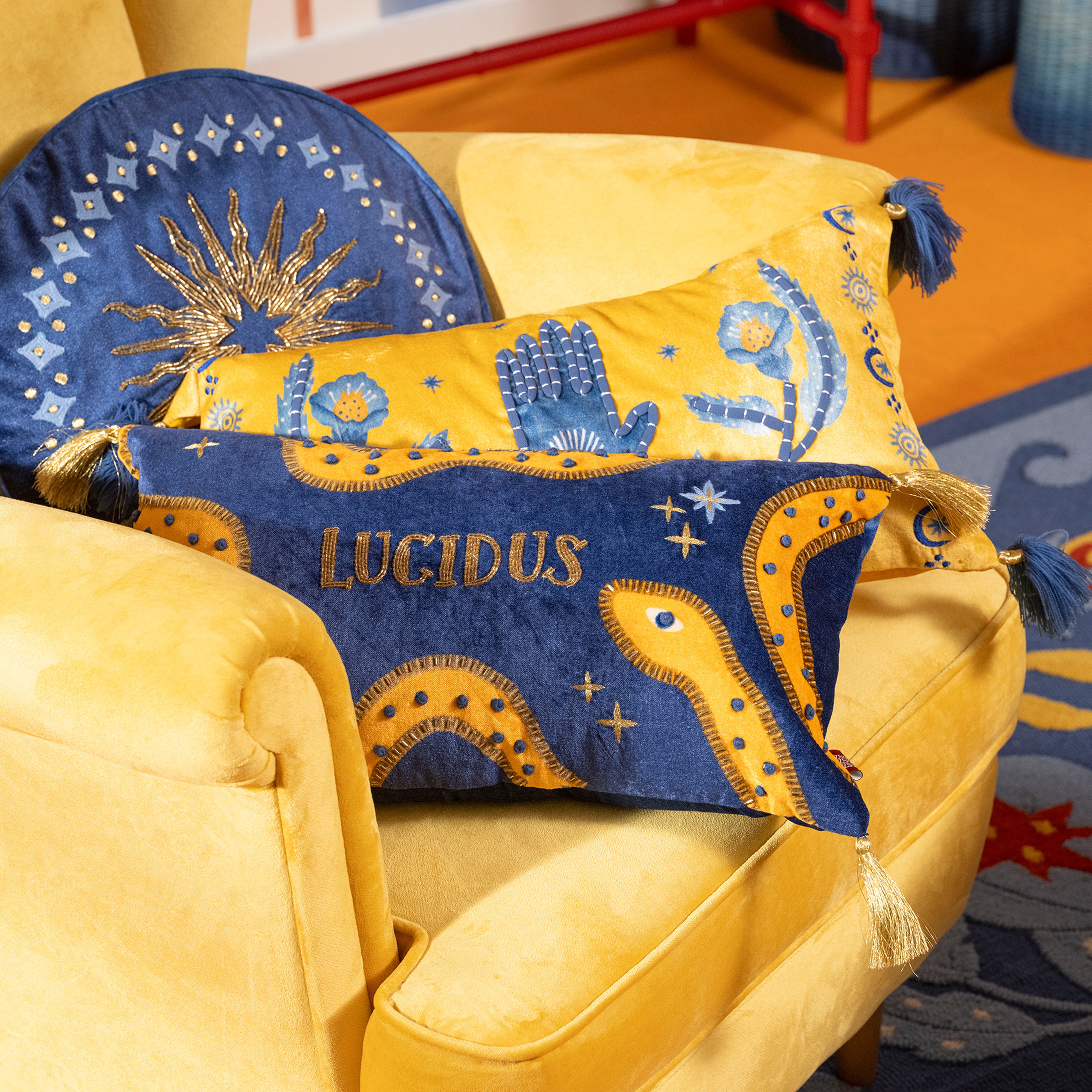 Ghunı Dijital Baskılı Nakışlı Viskon Pamuk Kadife Dolgulu Kırlent 30x55 Cm Mavi