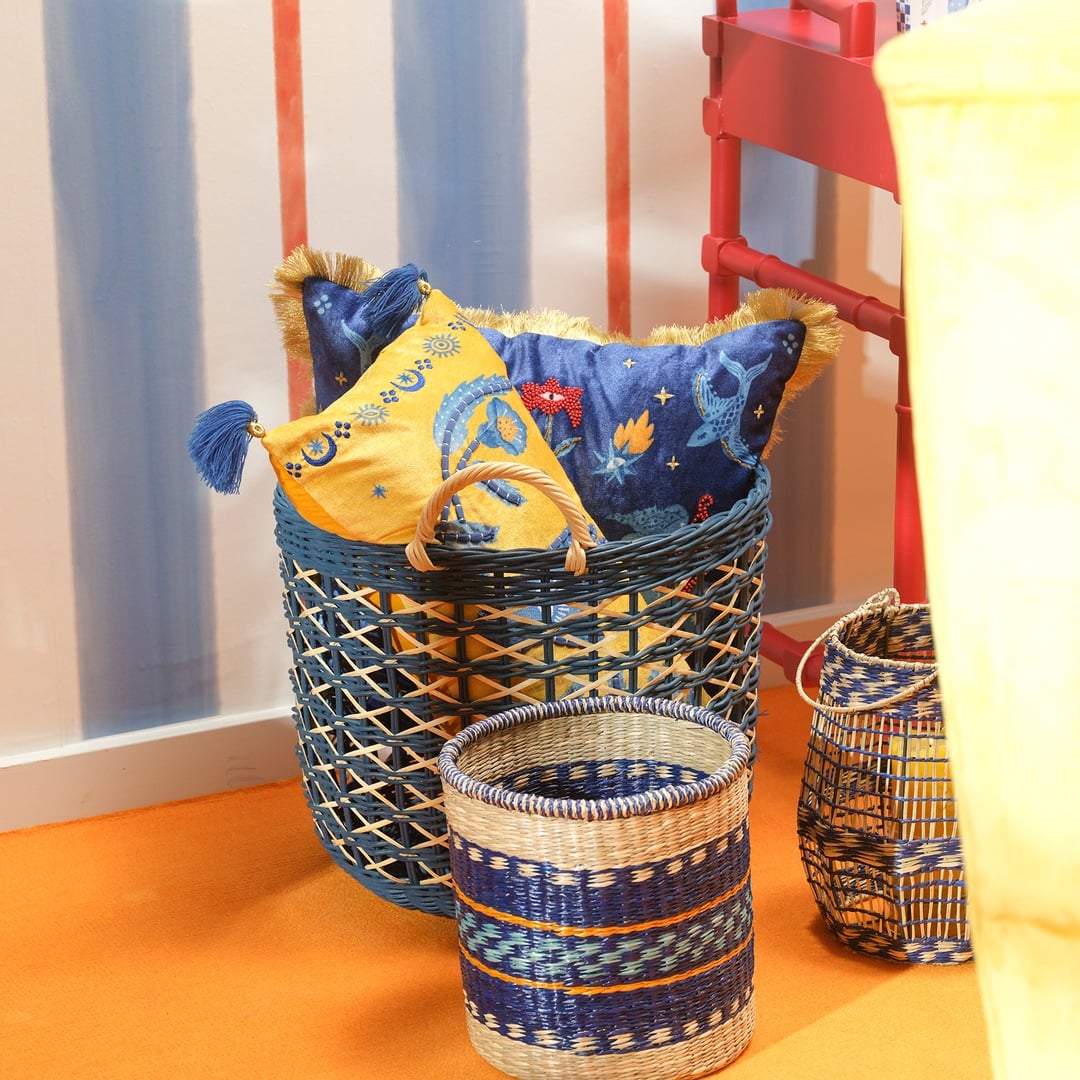 Ghunı Püsküllü Nakışlı Viskon Pamuk Kadife Dolgulu Kırlent 30x55 Cm Sarı