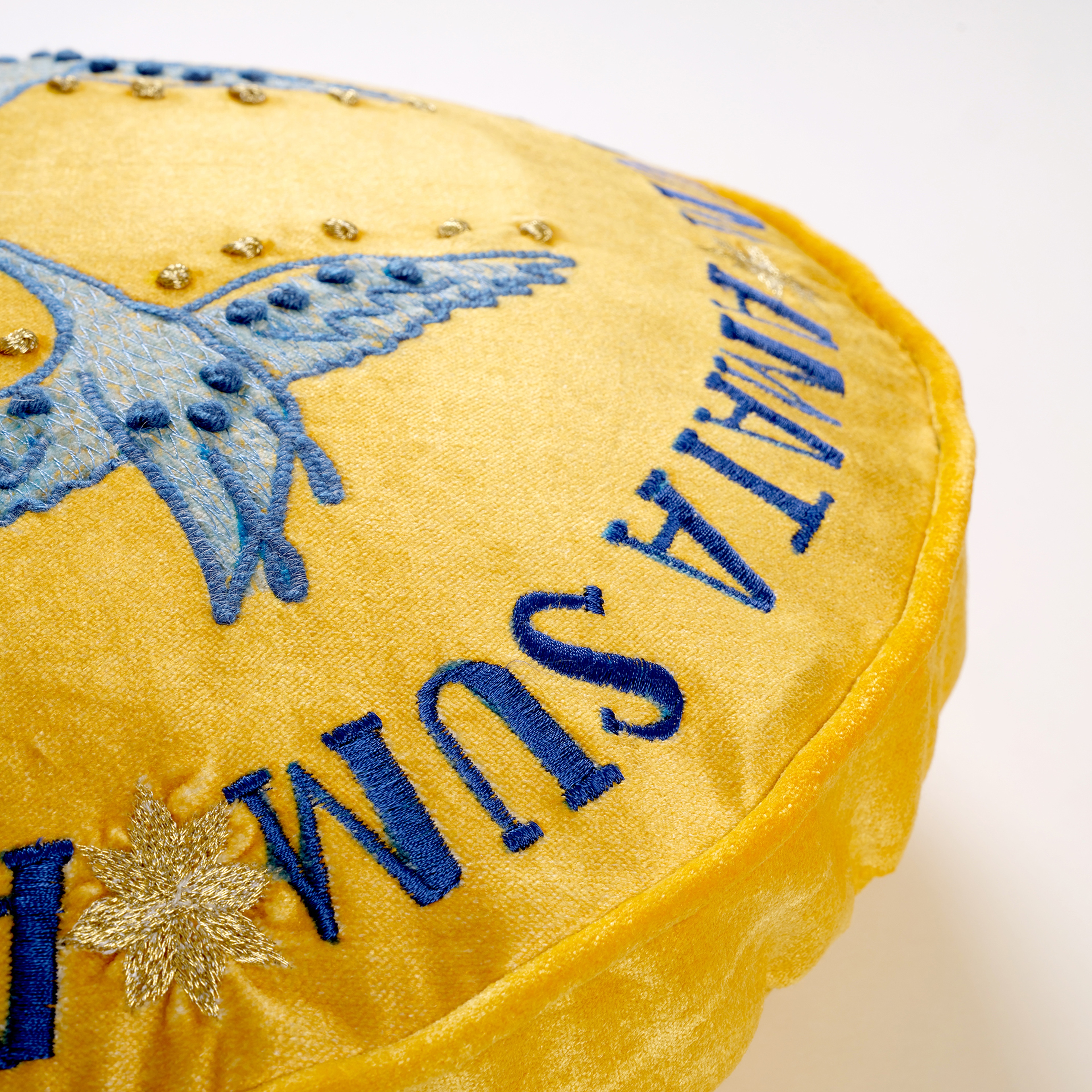 Ghunı Dijital Baskılı Nakışlı Viskon Pamuk Kadife Dolgulu Kırlent 40 Cm Sarı