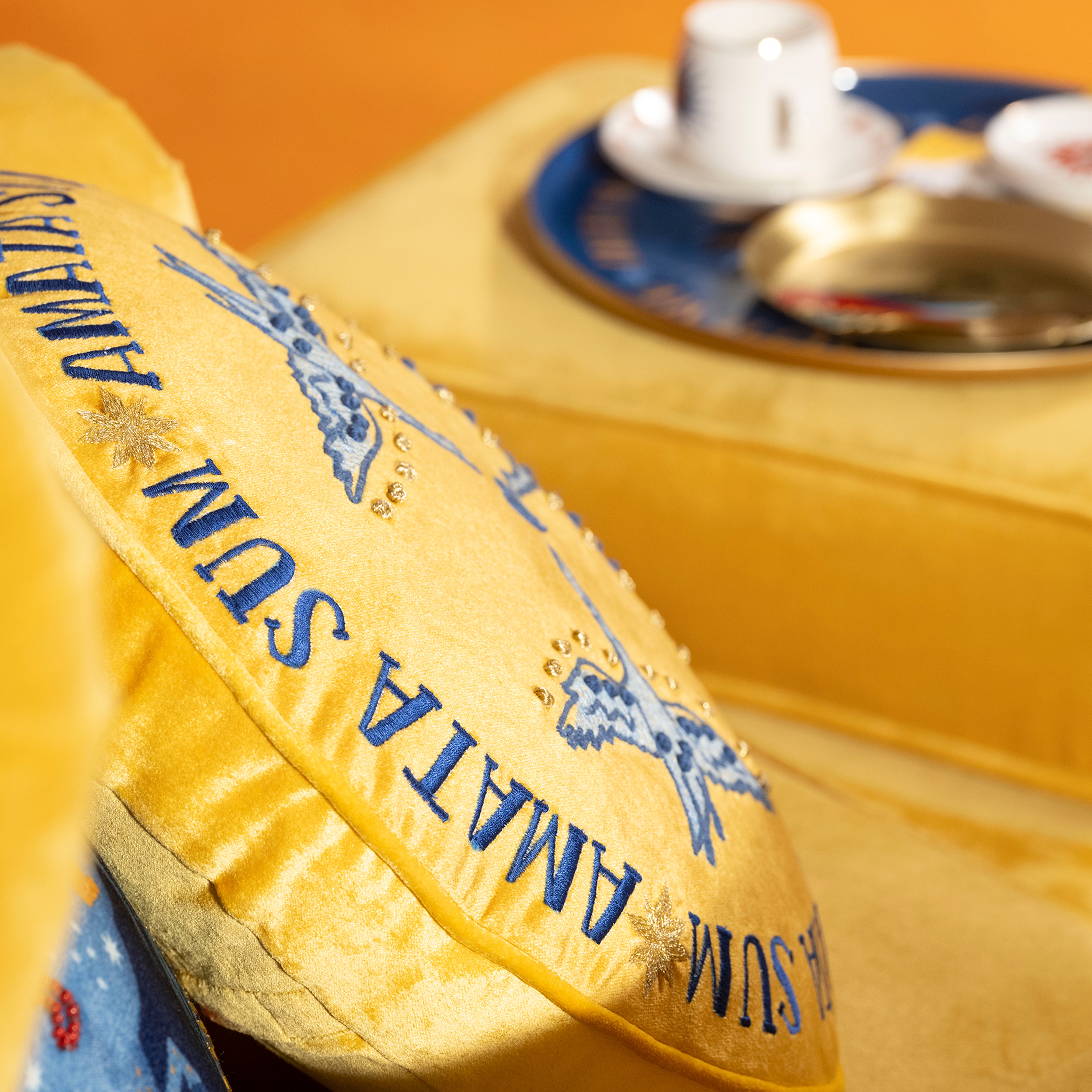 Ghunı Dijital Baskılı Nakışlı Viskon Pamuk Kadife Dolgulu Kırlent 40 Cm Sarı