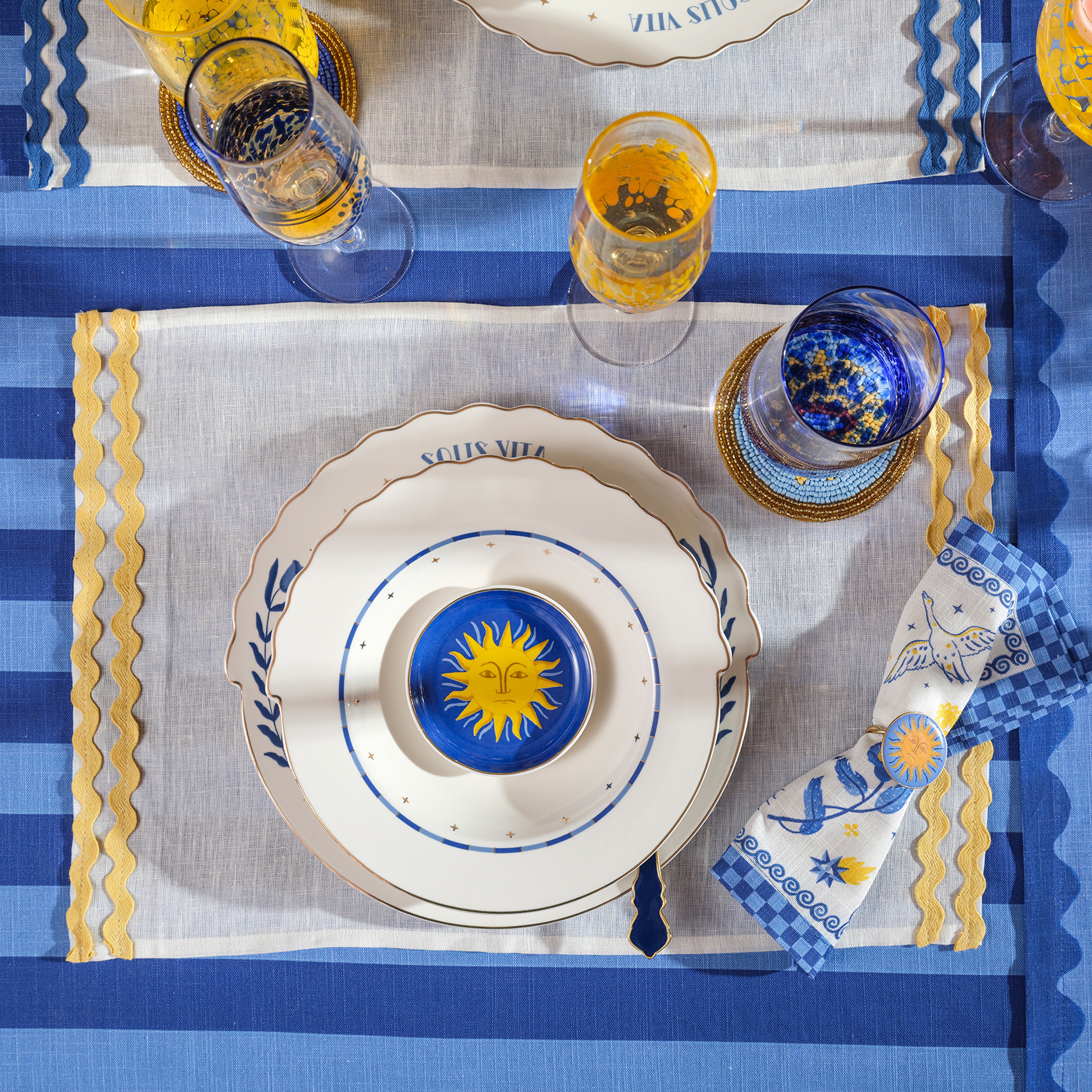 Nilüfer Su Taşı Nakışlı Keten Amerikan Servis 35x50 Cm Sarı