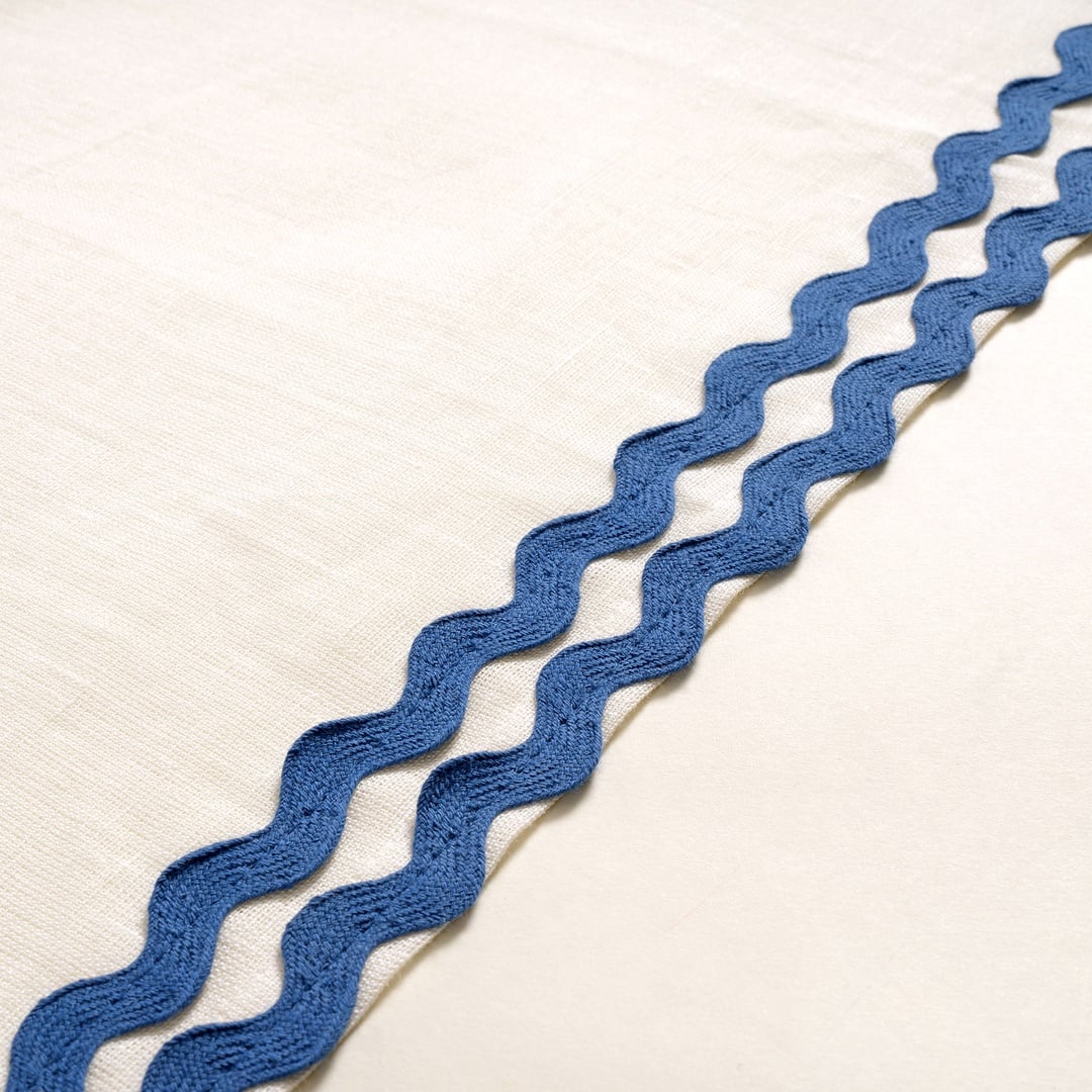 Nilüfer Su Taşı Nakışlı Keten Amerikan Servis 35x50 Cm Mavi