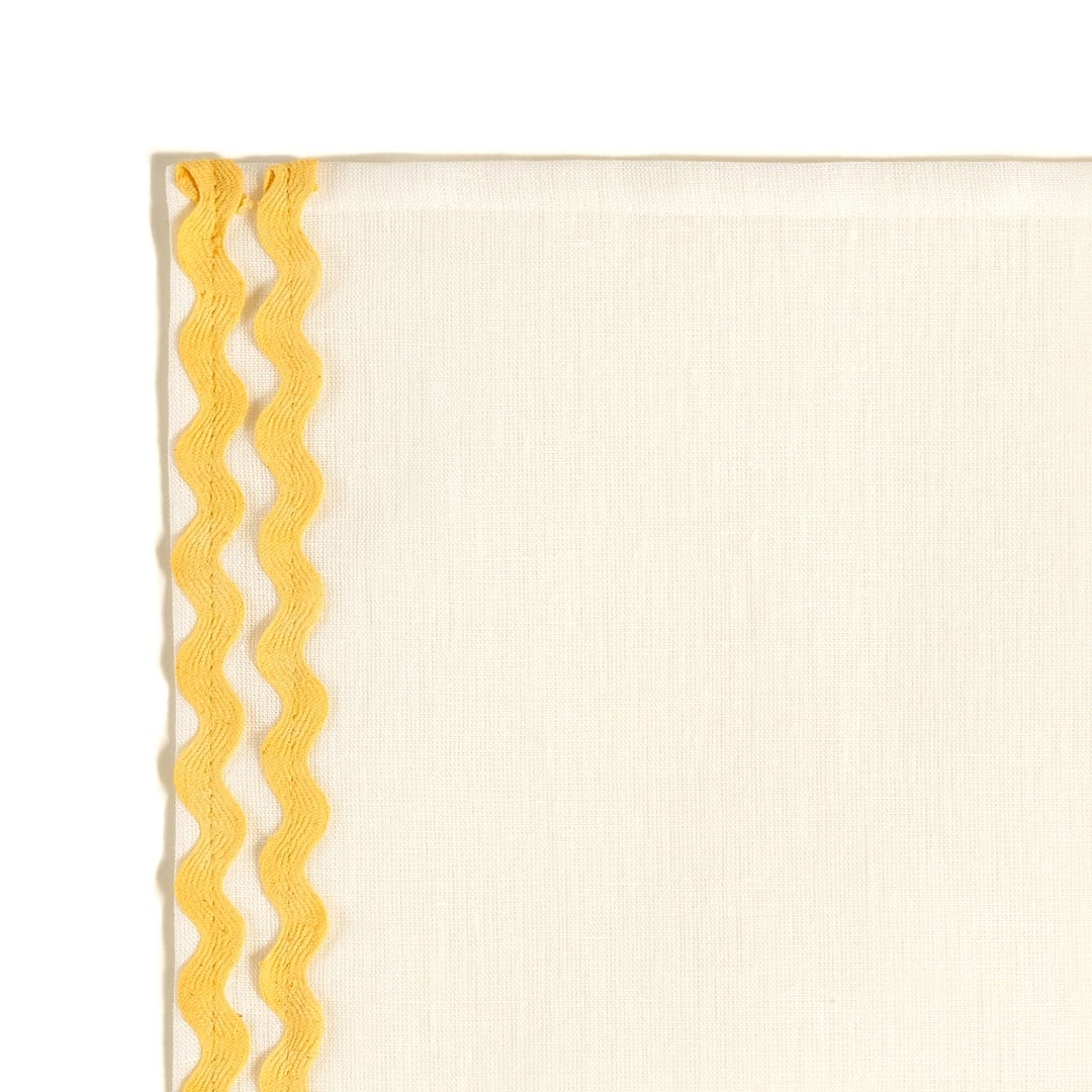 Nilüfer Su Taşı Nakışlı Keten Peçete 45x45 Cm Sarı
