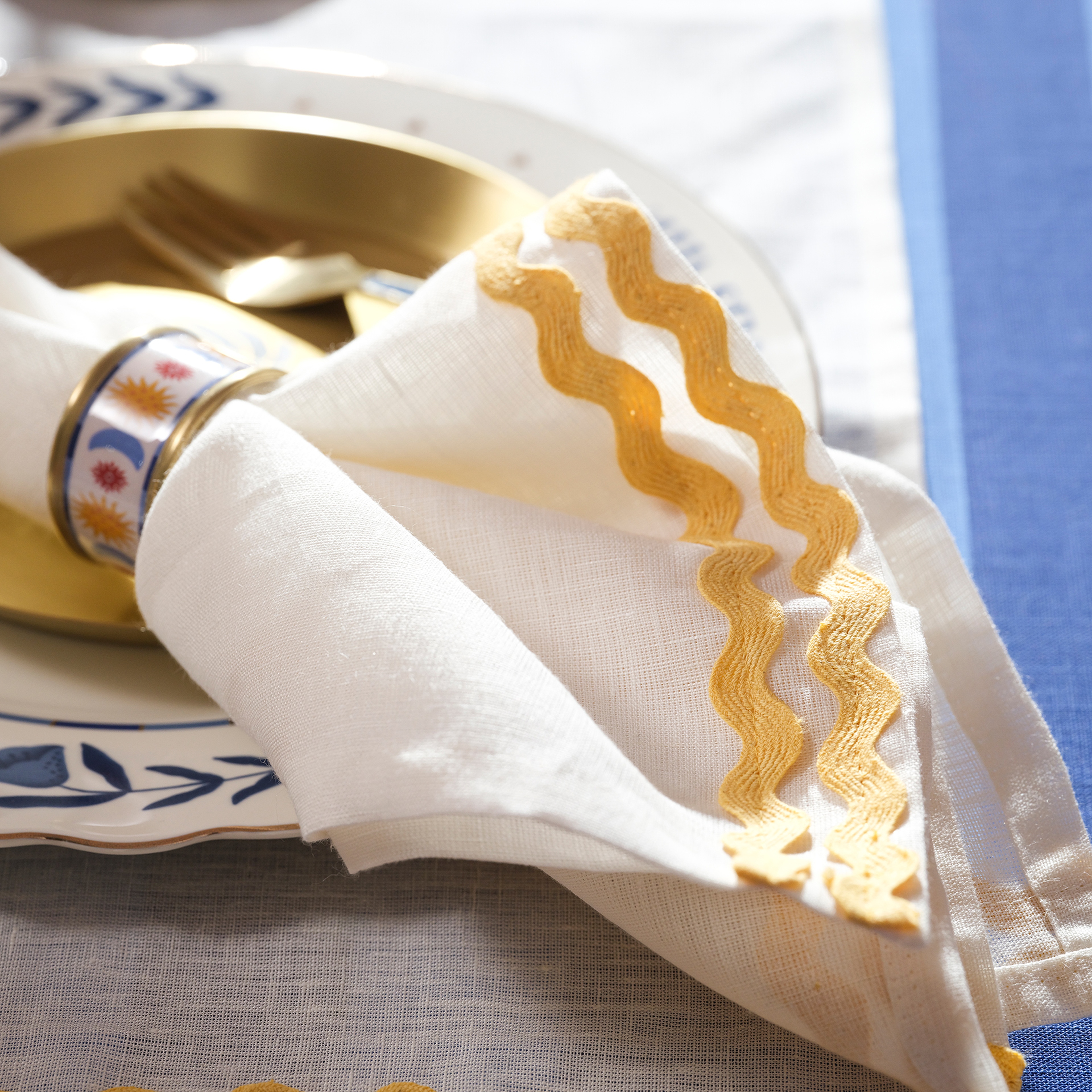 Nilüfer Su Taşı Nakışlı Keten Peçete 45x45 Cm Sarı