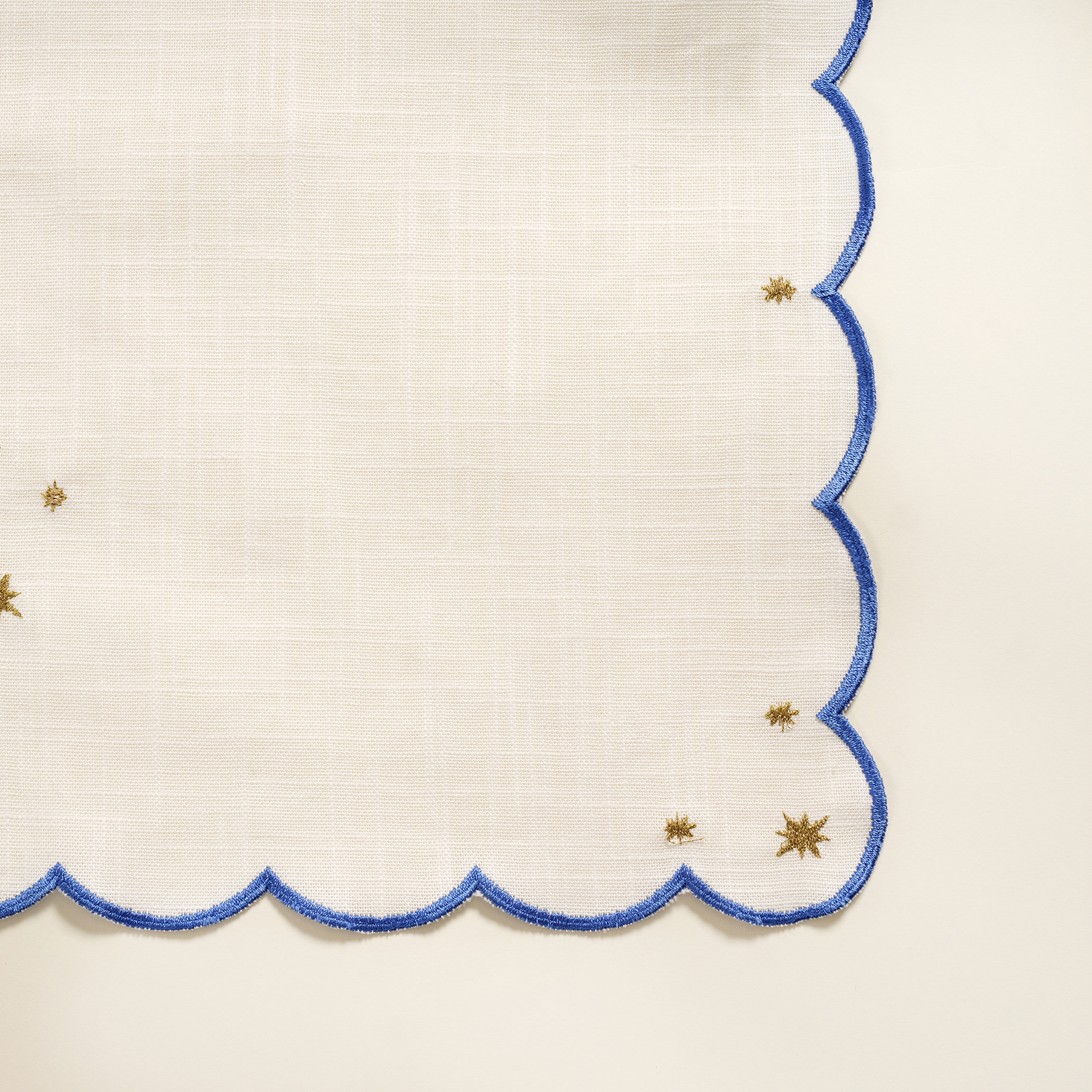 Nilüfer Overloklu Nakışlı Pamuk Runner 50x180 Cm Ekru