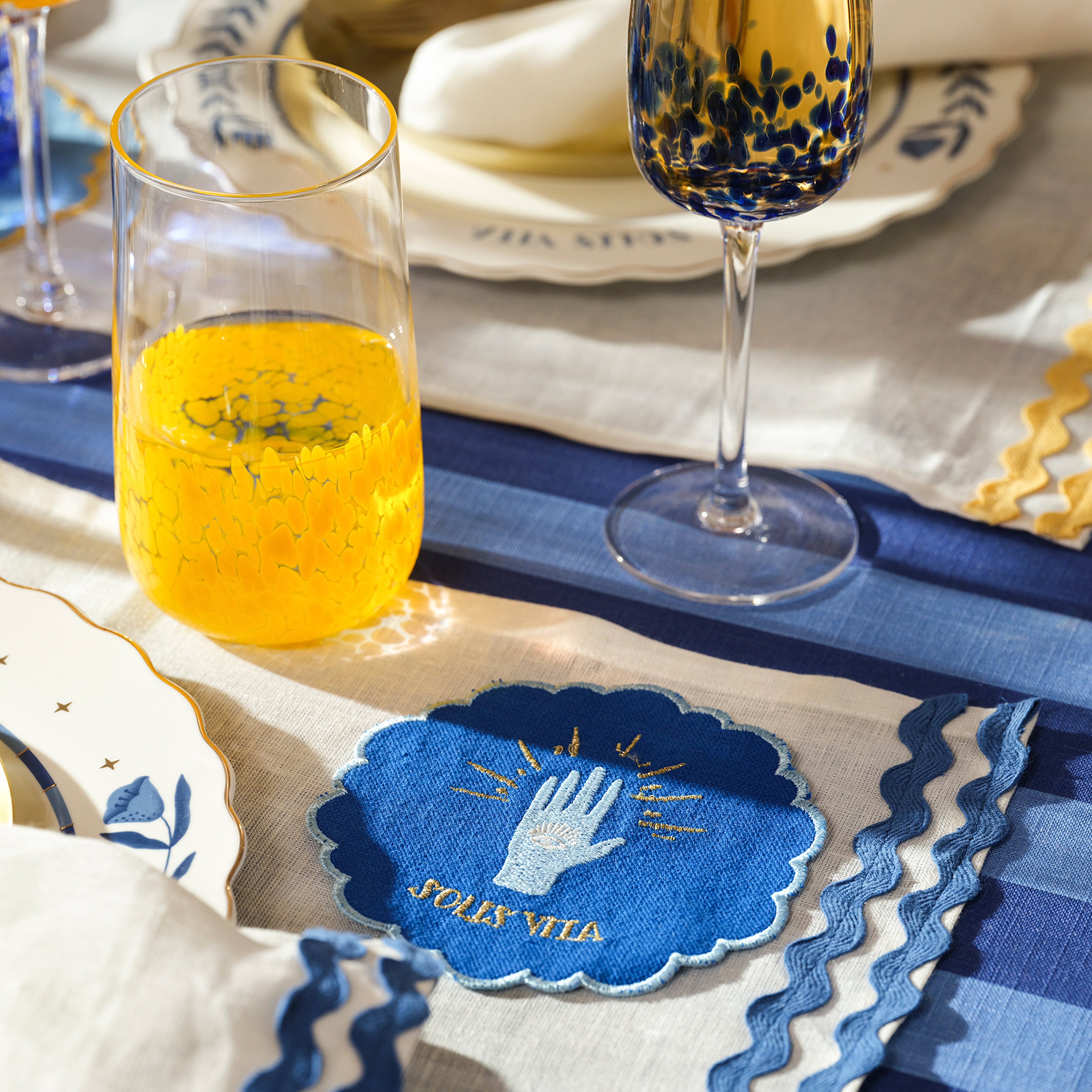 Nilüfer Dijital Baskılı Overloklu Nakışlı Pamuk Bardak Altlığı 13x13 Cm Açık Mavi - Koyu Mavi