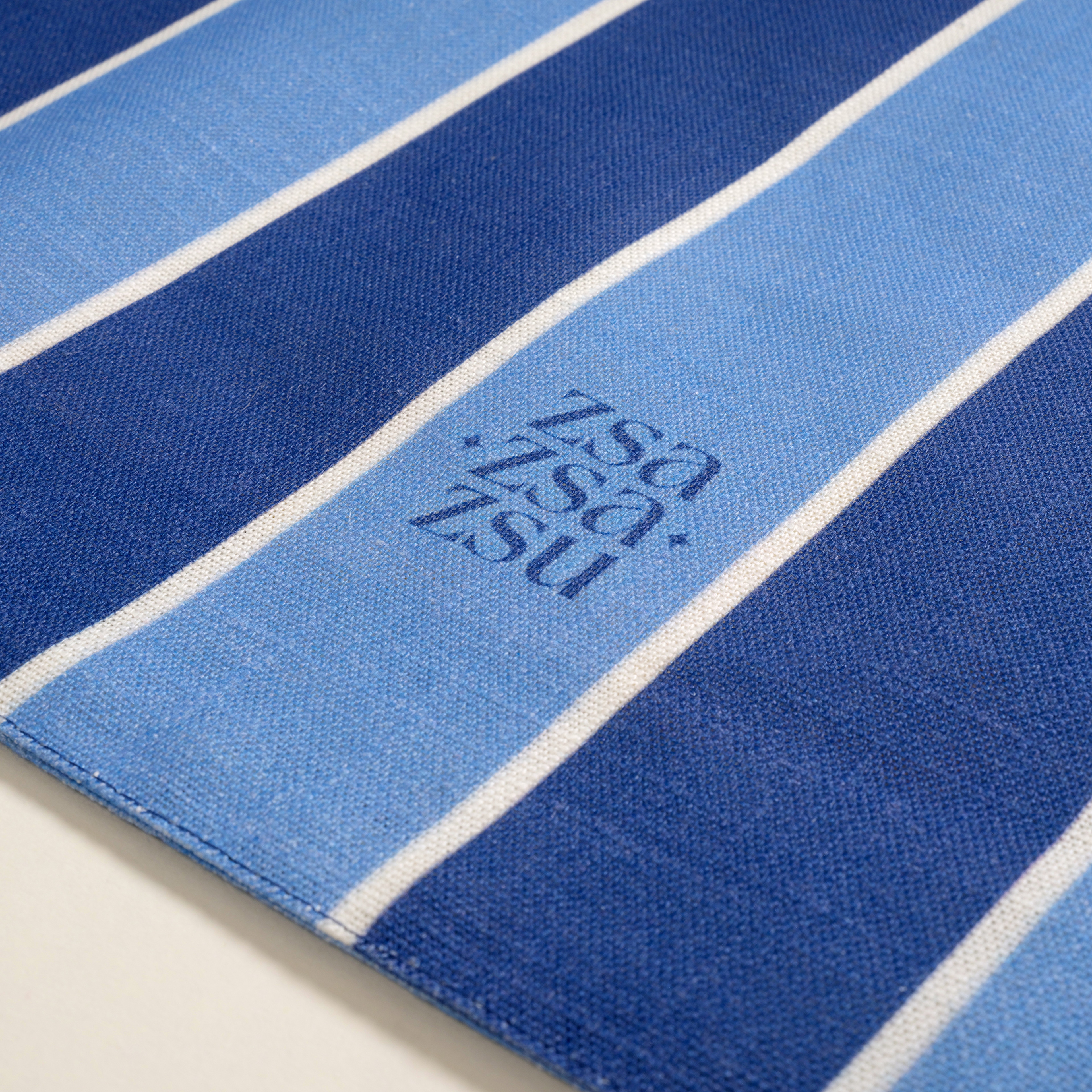 Nilüfer Dijital Baskılı Nakışlı Pamuk Amerikan Servis 35x50 Cm Ekru - Koyu Mavi