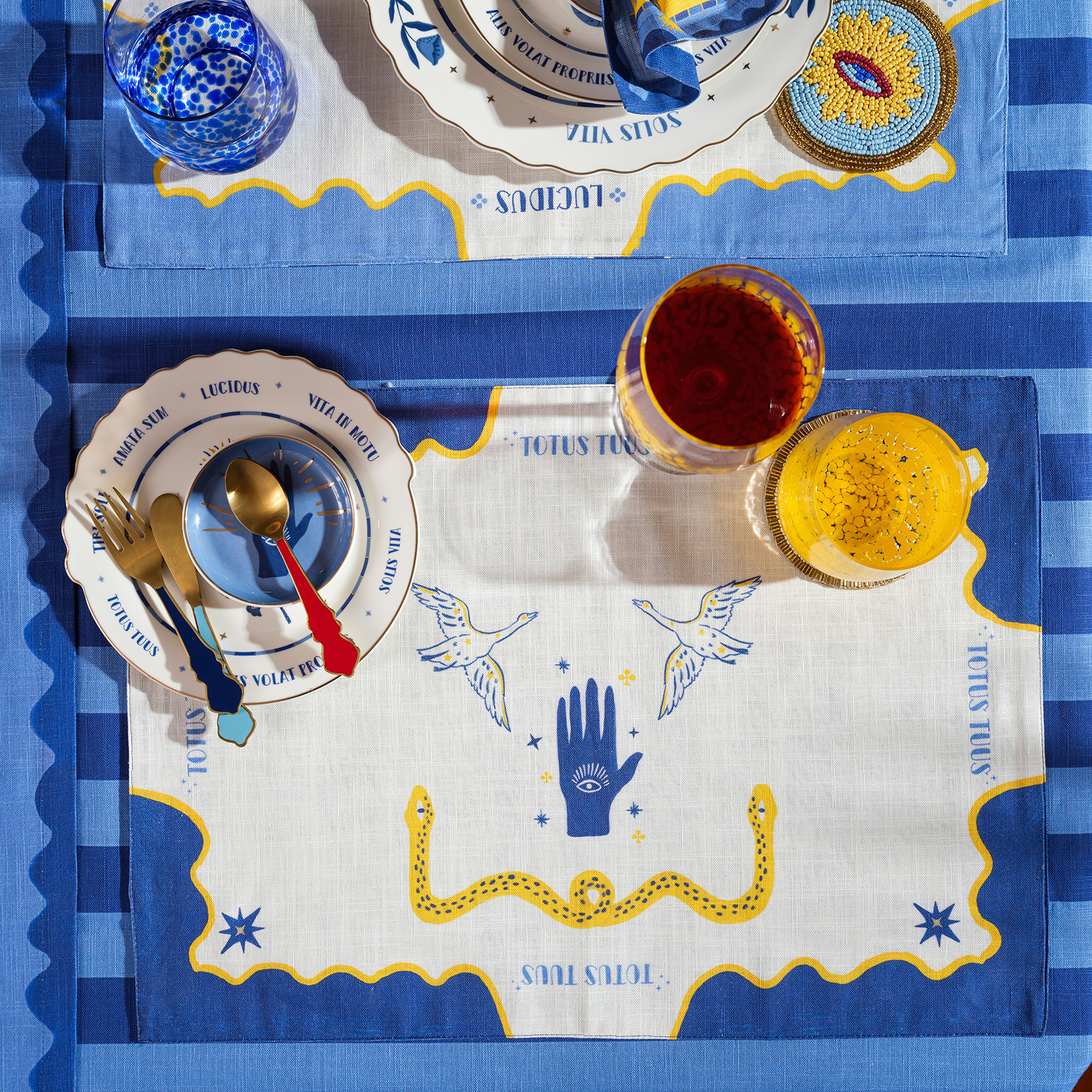 Nilüfer Dijital Baskılı Nakışlı Pamuk Amerikan Servis 35x50 Cm Ekru - Koyu Mavi