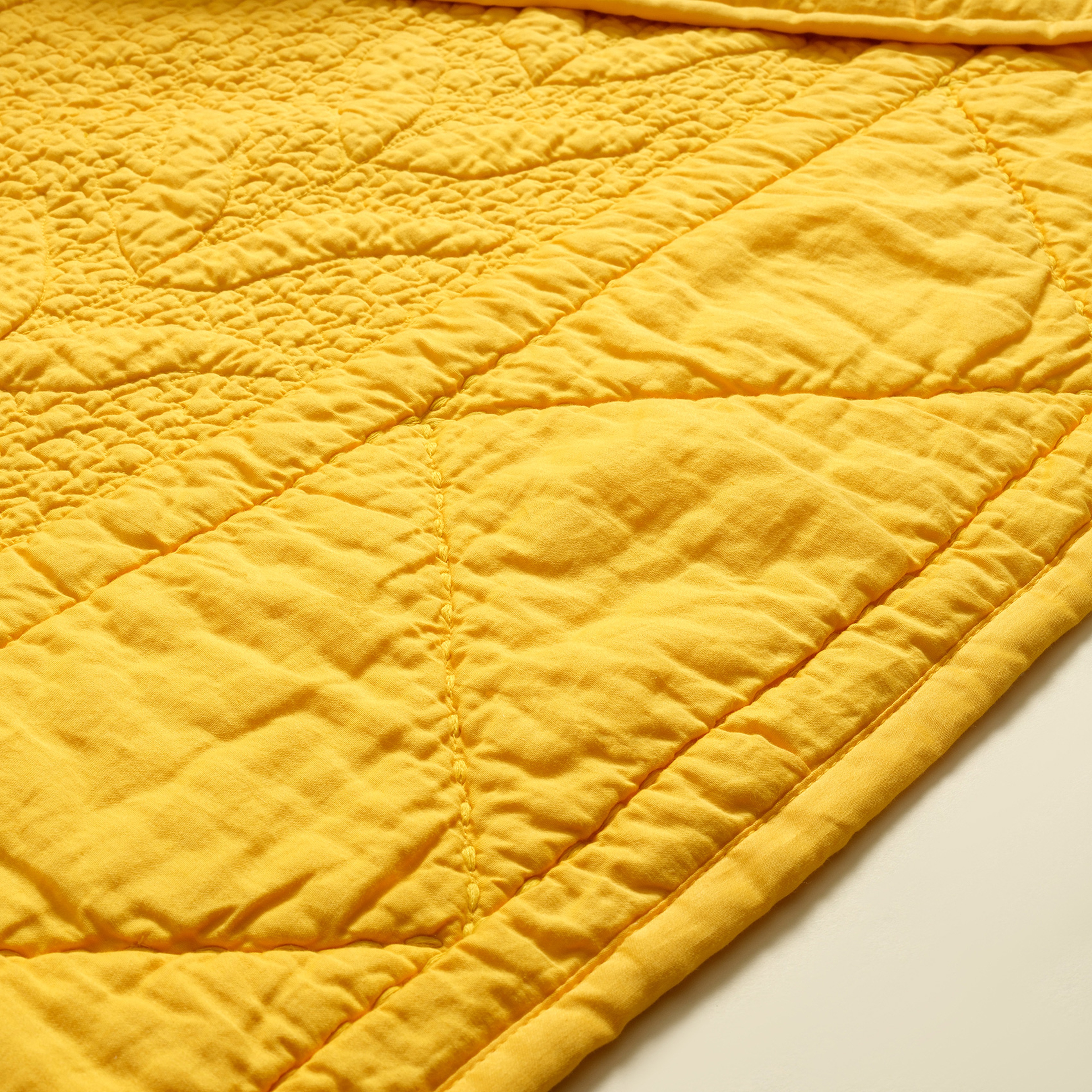 Uttar Kapitoneli 300 Tc Çift Kişilik Pamuk Saten Yatak Örtüsü Seti 240x260 Cm Sarı