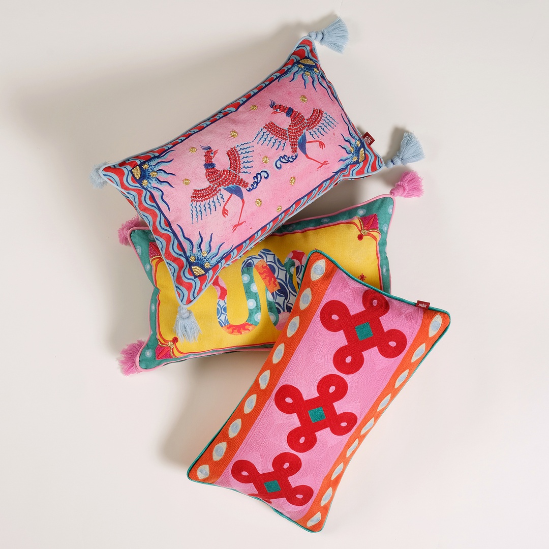 Ghunı Dijital Baskılı Nakışlı Pamuk Dolgulu Kırlent 30x55 Cm Pembe