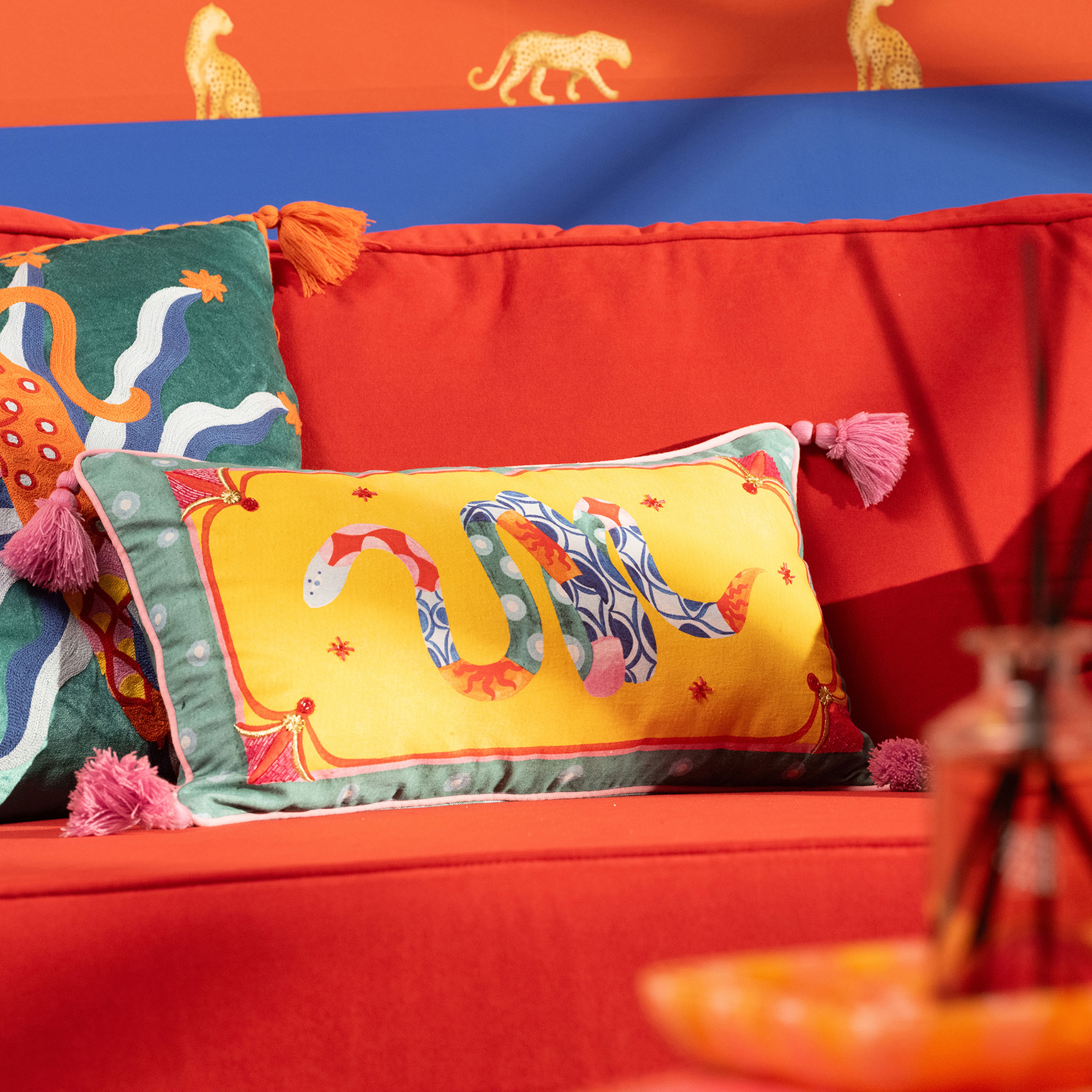 Ghunı Dijital Baskılı Nakışlı Pamuk Dolgulu Kırlent 30x55 Cm Yeşil