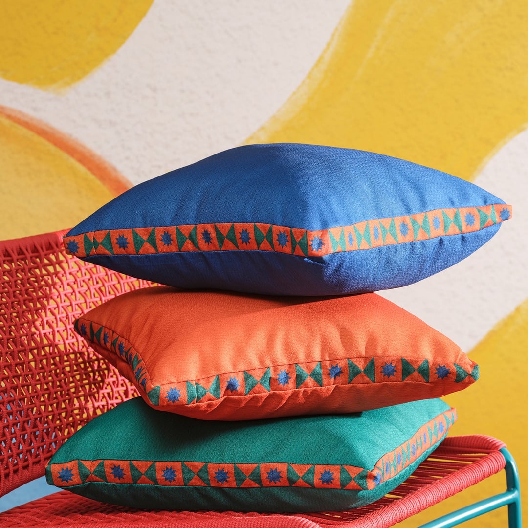 Nilüfer Dijital Baskılı Şeritli Polyester Dekoratif Kırlent 50x50 Cm Yeşil