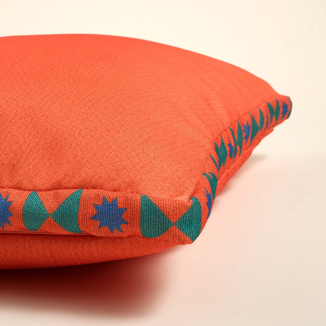 Nilüfer Dijital Baskılı Şeritli Polyester Dekoratif Kırlent 50x50 Cm Turuncu