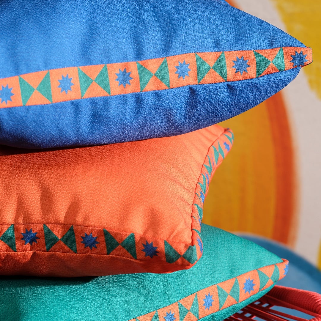 Nilüfer Dijital Baskılı Şeritli Polyester Dekoratif Kırlent 50x50 Cm Turuncu