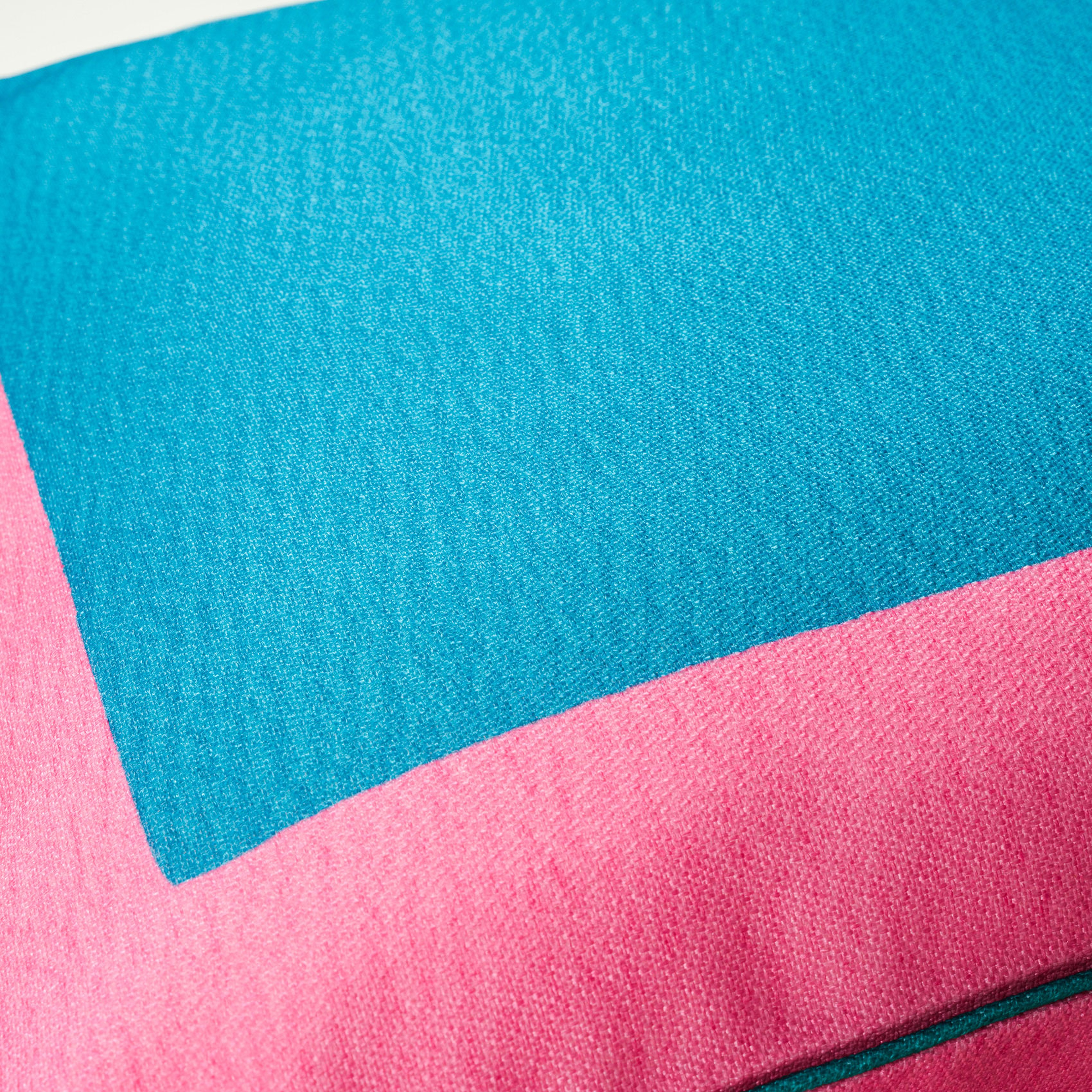 Nilüfer Dijital Baskılı Çerçeveli Polyester Dekoratif Kırlent 50x50 Cm Pembe - Yeşil