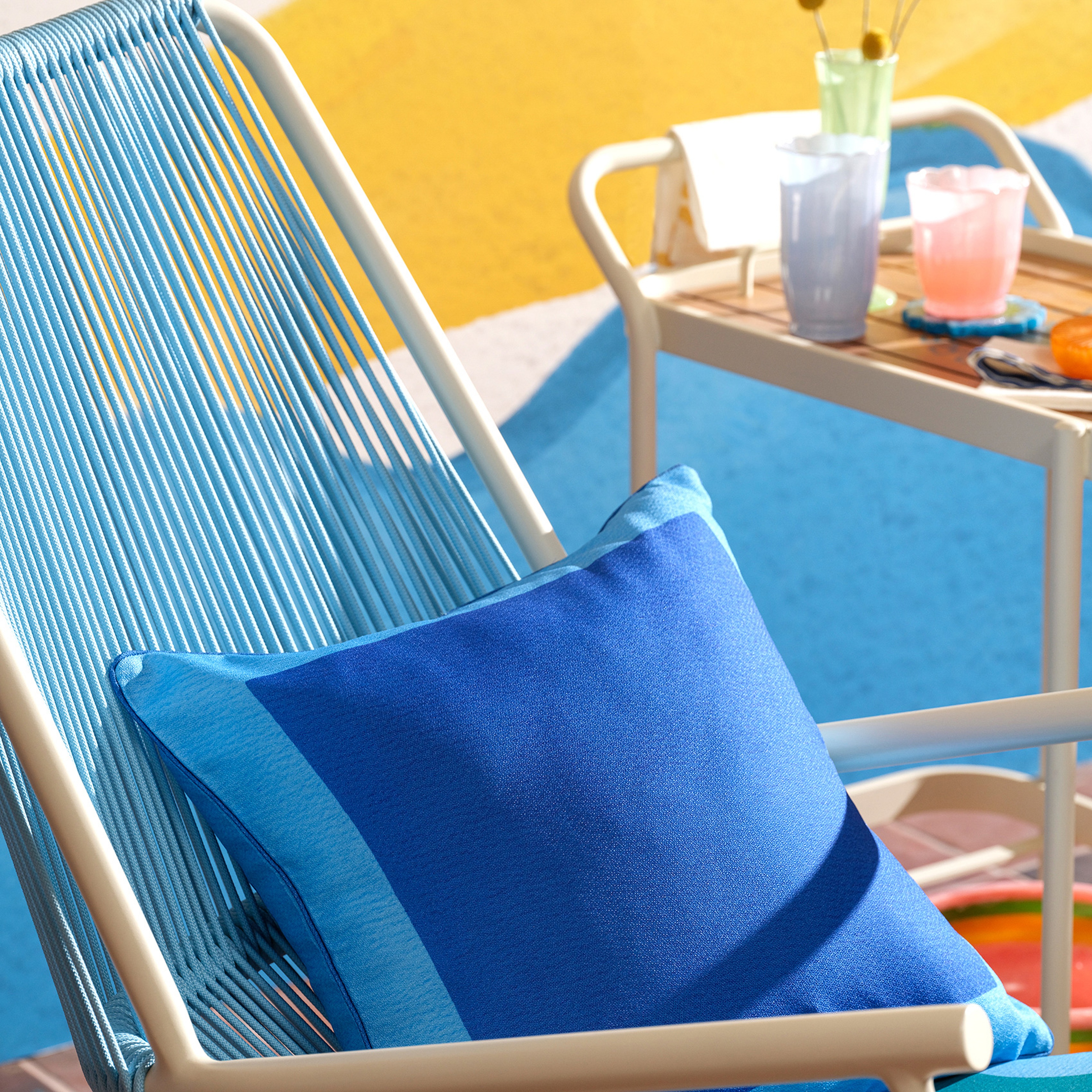 Nilüfer Dijital Baskılı Çerçeveli Polyester Dekoratif Kırlent 50x50 Cm Mavi - Koyu Mavi