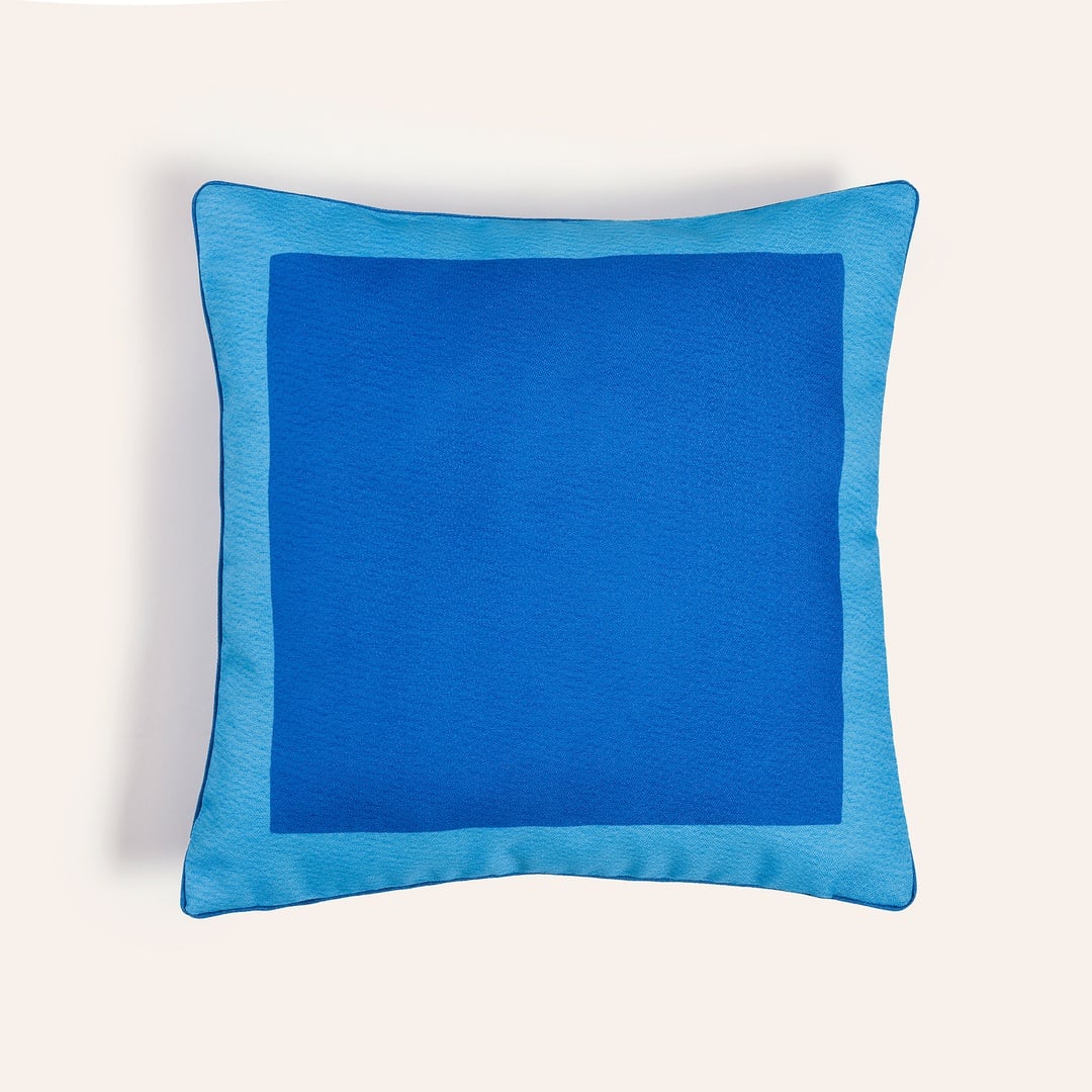 Nilüfer Dijital Baskılı Çerçeveli Polyester Dekoratif Kırlent 50x50 Cm Mavi - Koyu Mavi