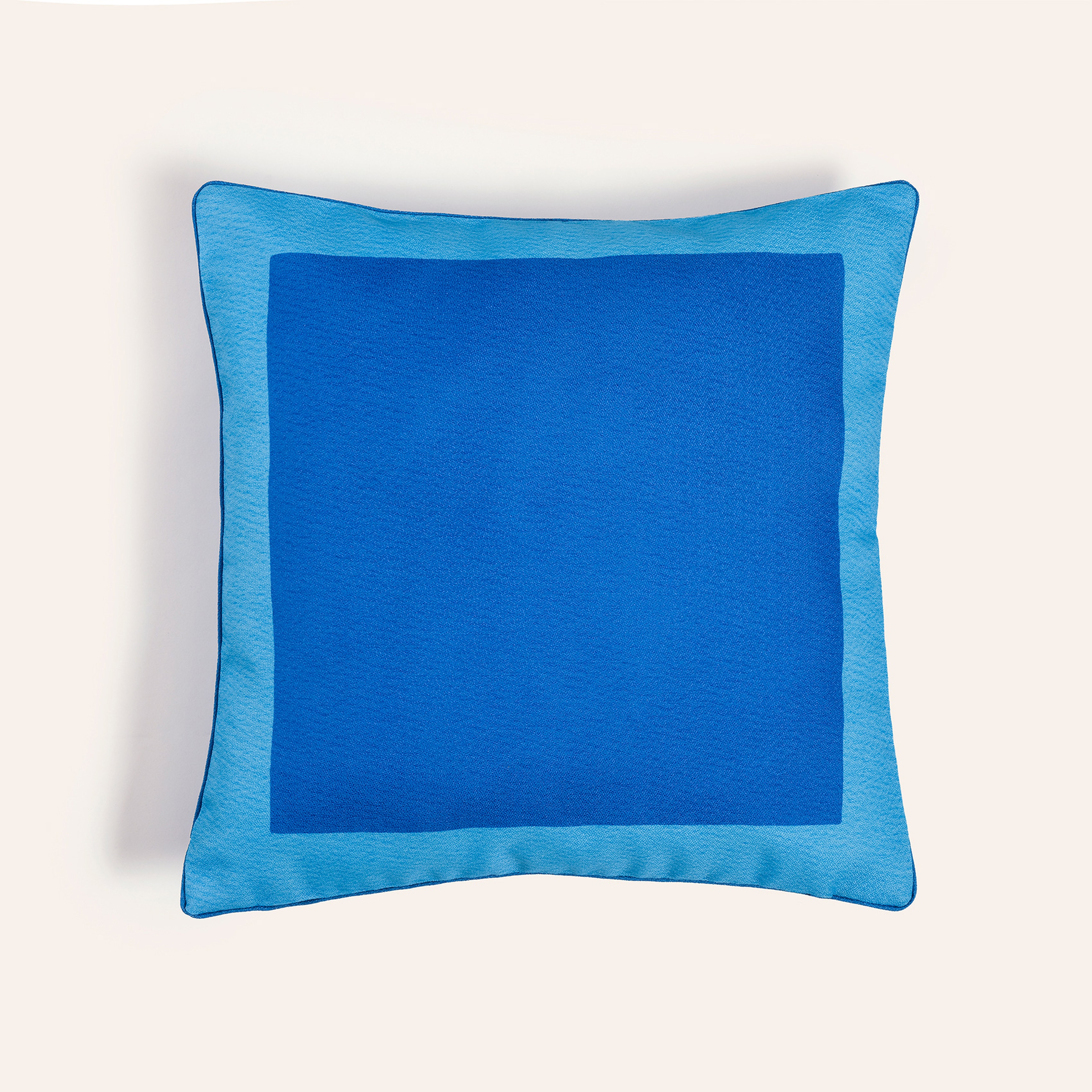 Nilüfer Dijital Baskılı Çerçeveli Polyester Dekoratif Kırlent 50x50 Cm Mavi - Koyu Mavi