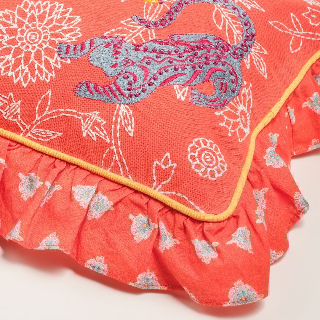 Ghunı Fırfırlı Nakışlı Pamuk Dolgulu Kırlent 30x55 Cm Turuncu