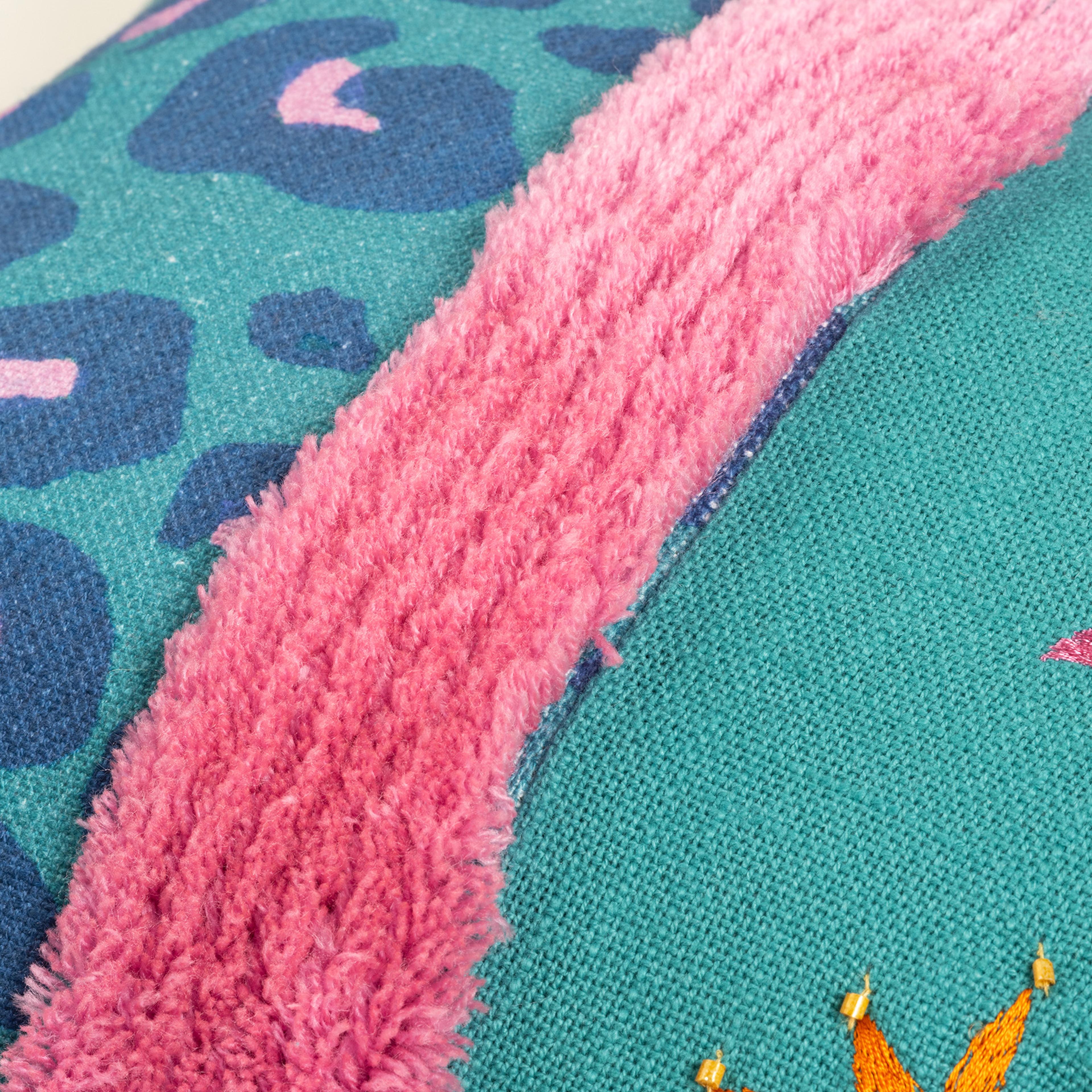 Ghunı Püsküllü Nakışlı Pamuk Dolgulu Kırlent 30x55 Cm Yeşil