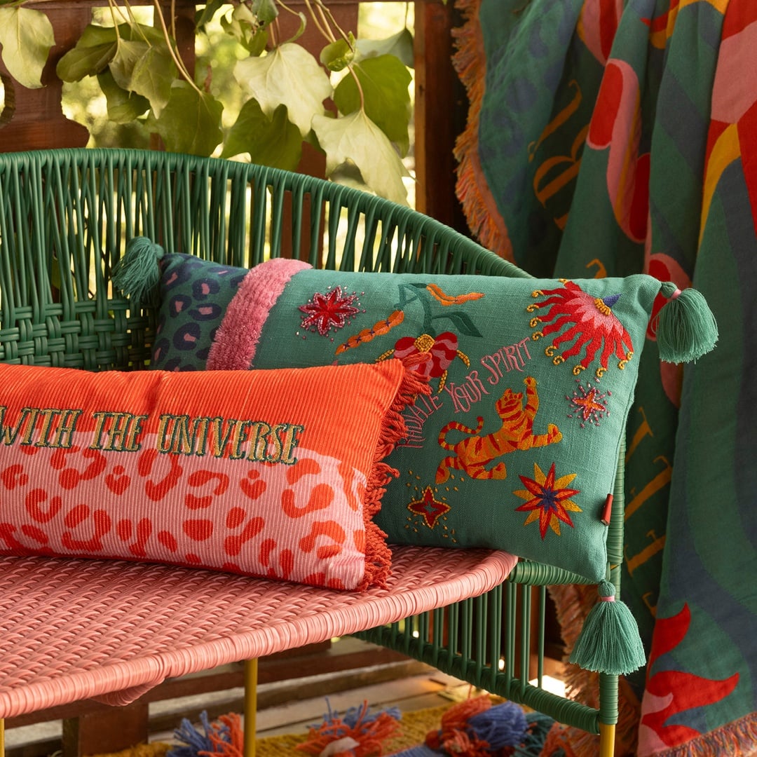 Ghunı Püsküllü Nakışlı Pamuk Dolgulu Kırlent 30x55 Cm Yeşil