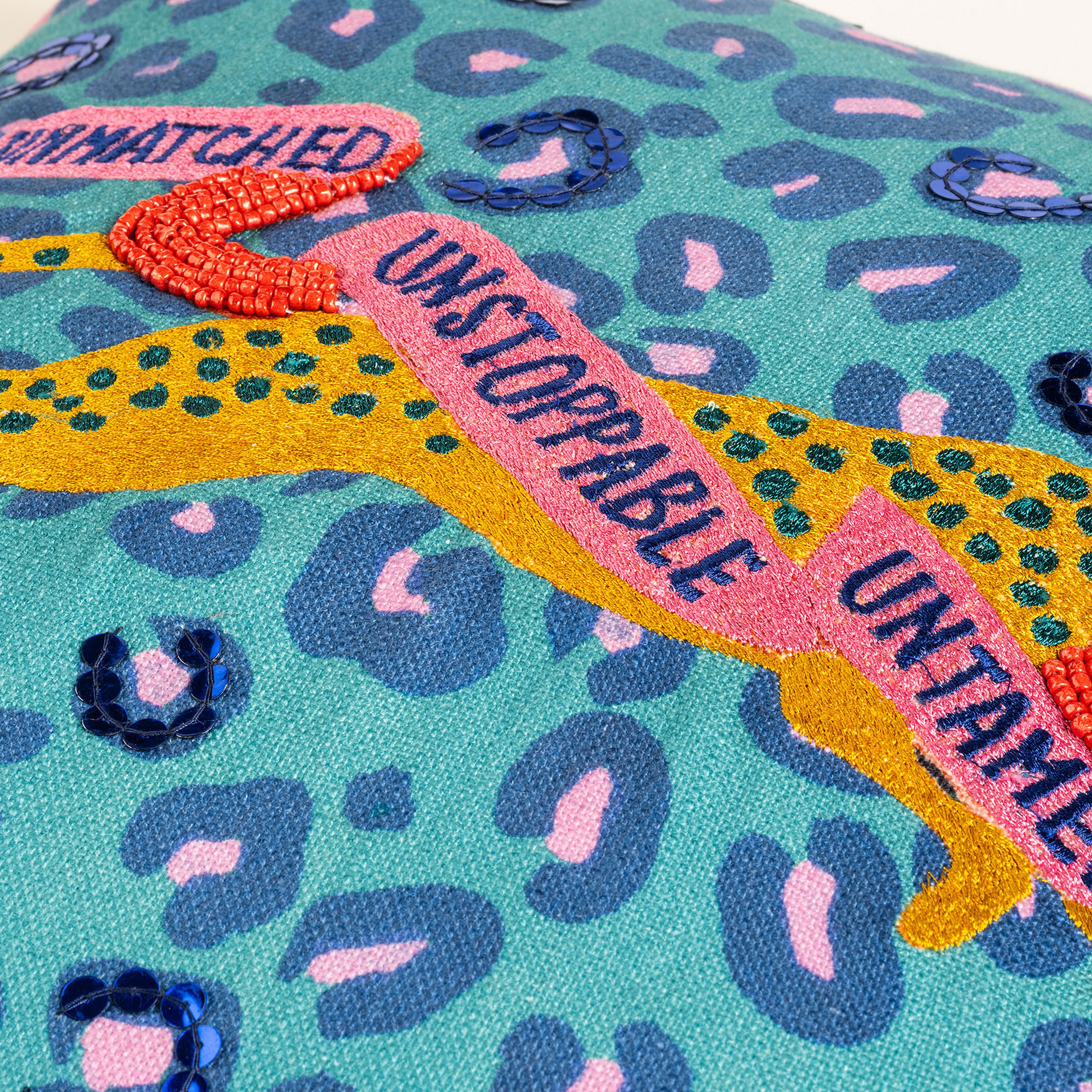 Ghunı Püsküllü Nakışlı Pamuk Dolgulu Kırlent 50x50 Cm Yeşil