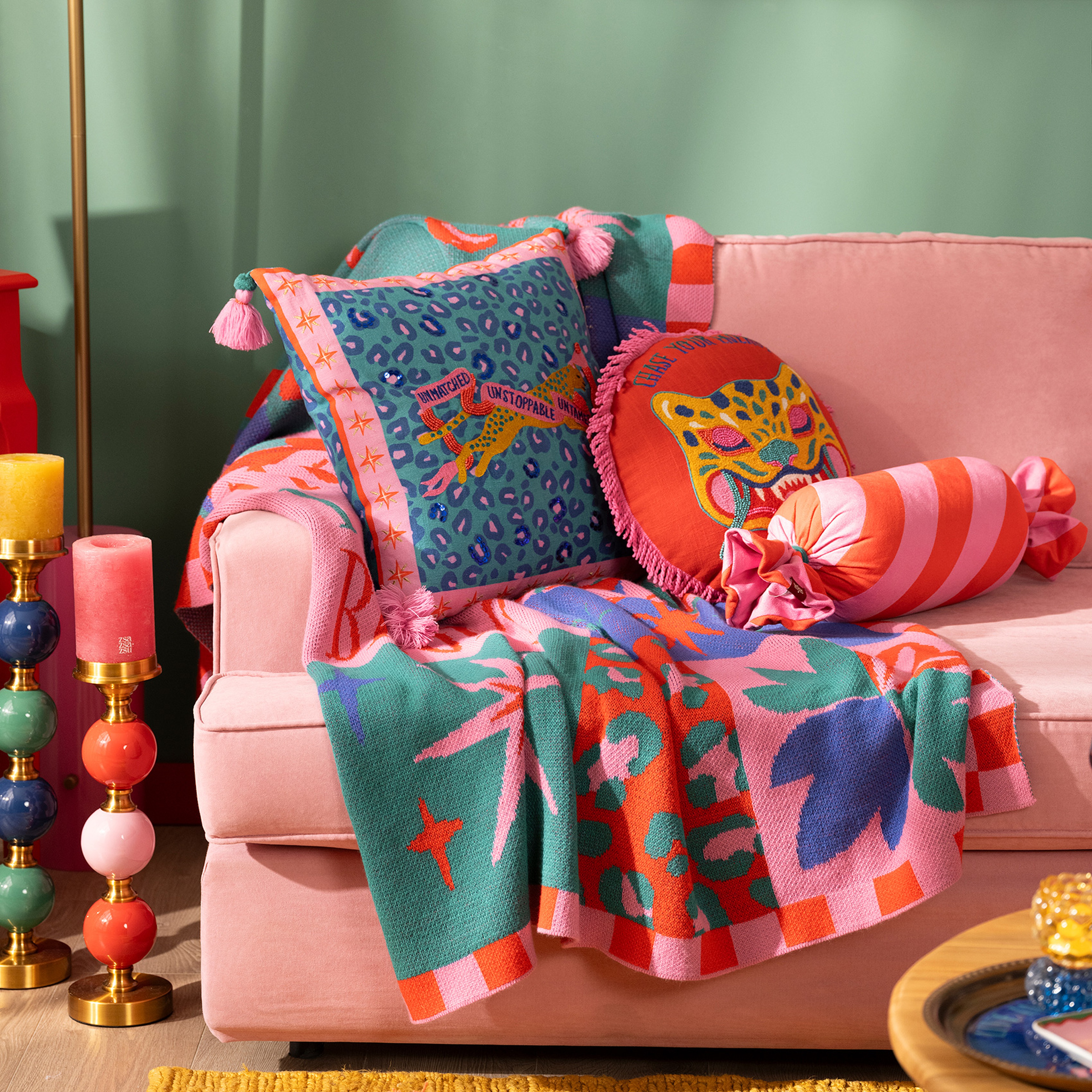 Ghunı Püsküllü Nakışlı Pamuk Dolgulu Kırlent 50x50 Cm Yeşil