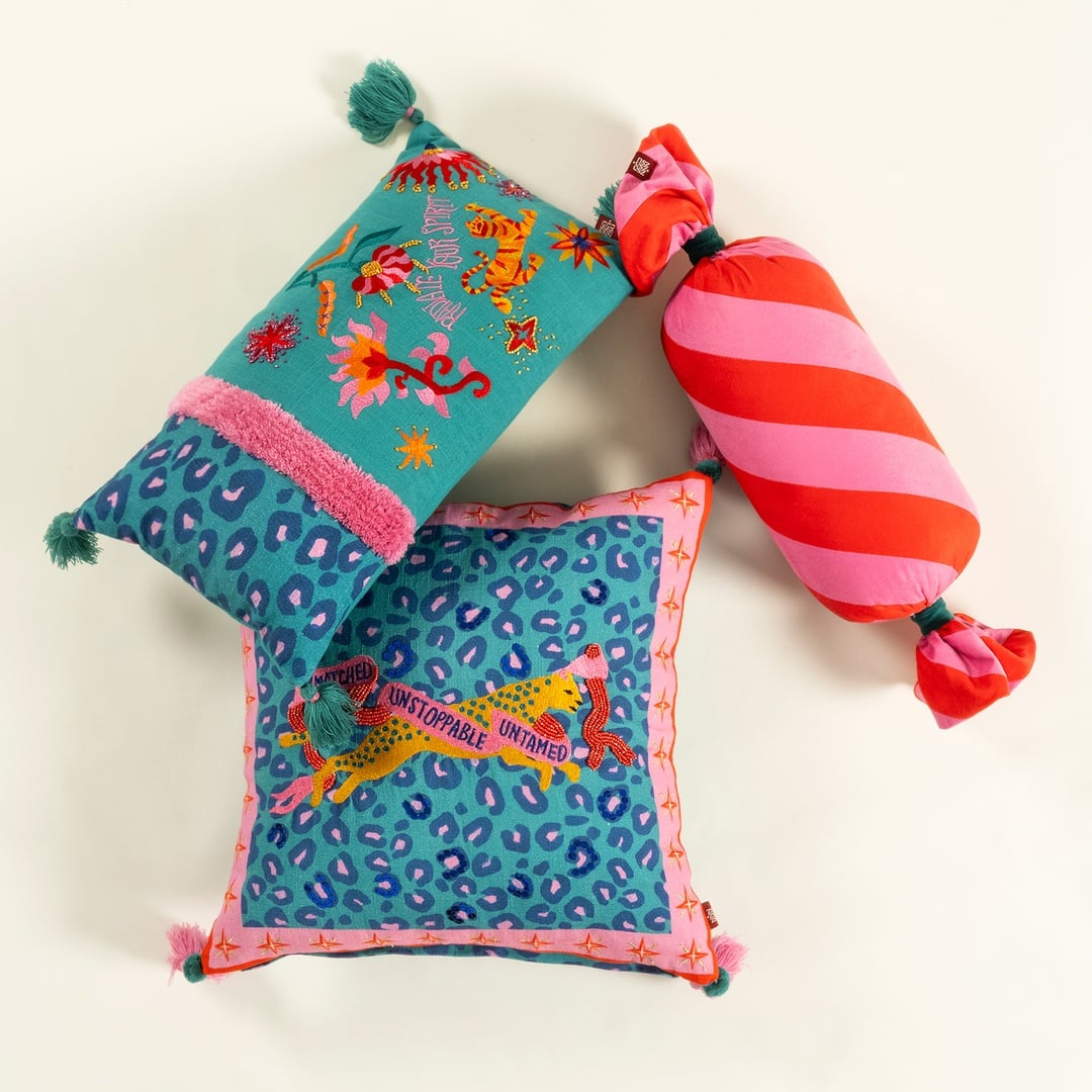 Ghunı Püsküllü Nakışlı Pamuk Dolgulu Kırlent 50x50 Cm Yeşil