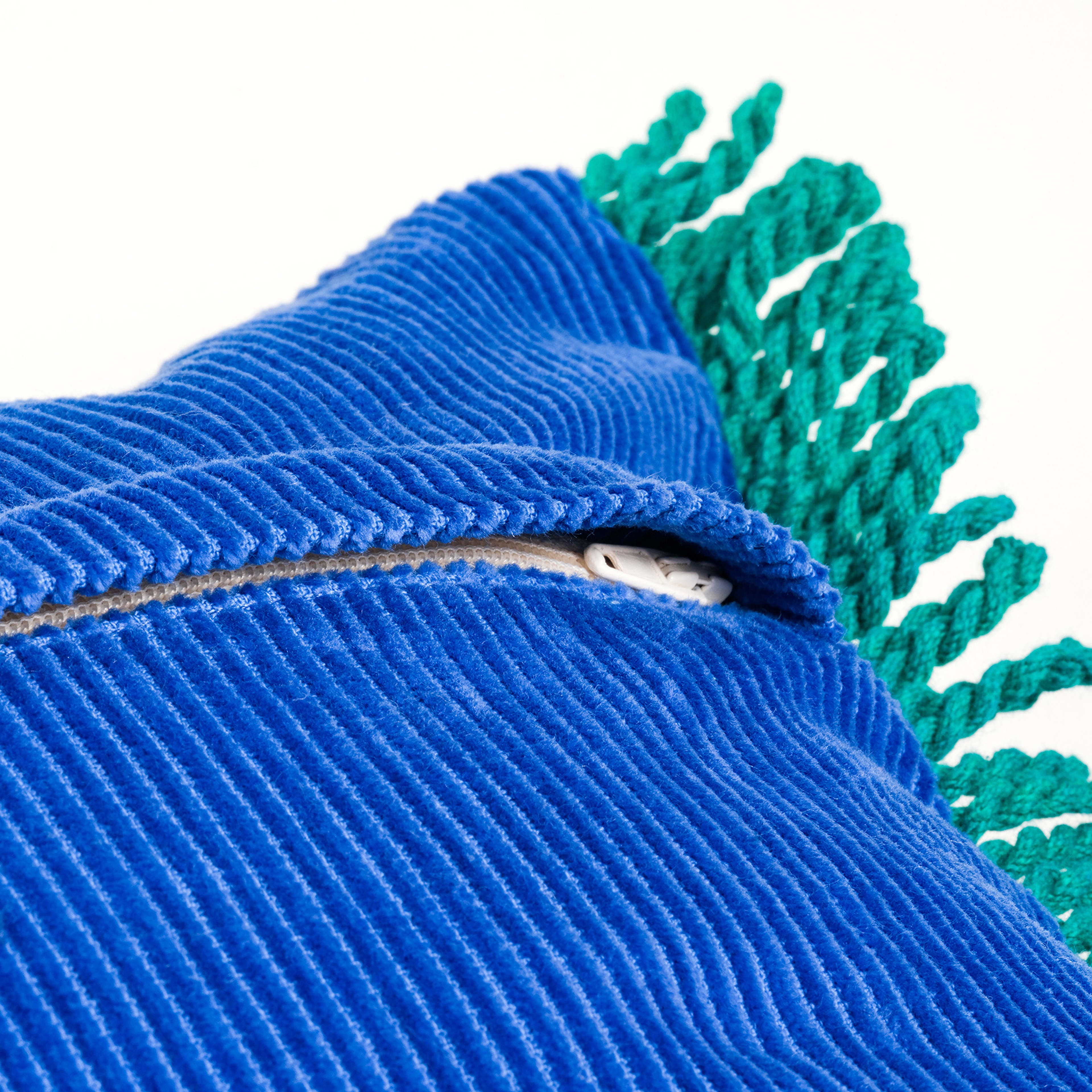 Ghunı Saçaklı Nakışlı Pamuk Dolgulu Kırlent 25x50 Cm Mavi - Yeşil