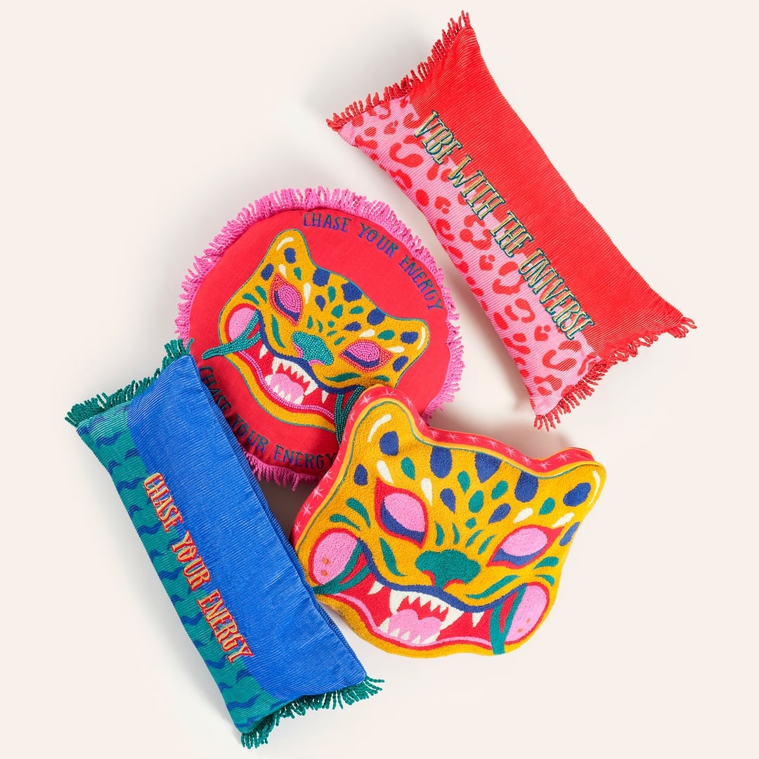 Ghunı Saçaklı Nakışlı Pamuk Dolgulu Kırlent 25x50 Cm Kırmızı - Pembe