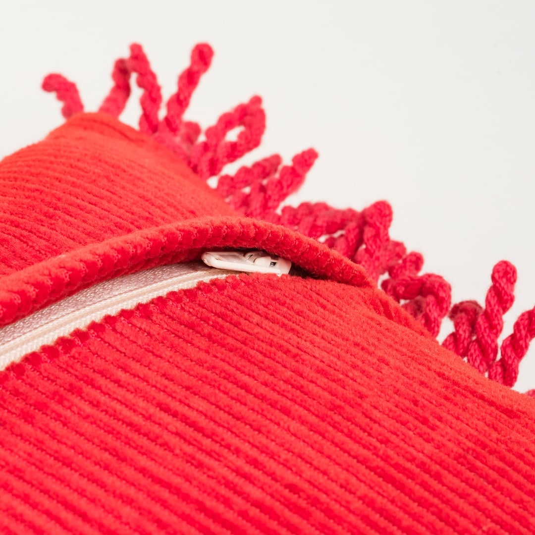 Ghunı Saçaklı Nakışlı Pamuk Dolgulu Kırlent 25x50 Cm Kırmızı - Pembe