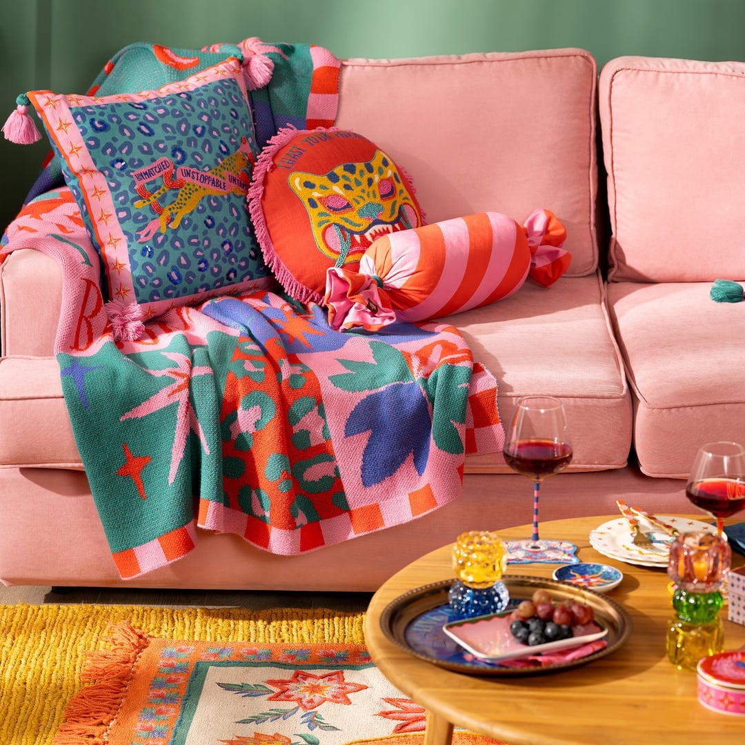 Hansı Verevli Fırfırlı Dolgulu Kırlent 17x60 Cm Kırmızı - Pembe