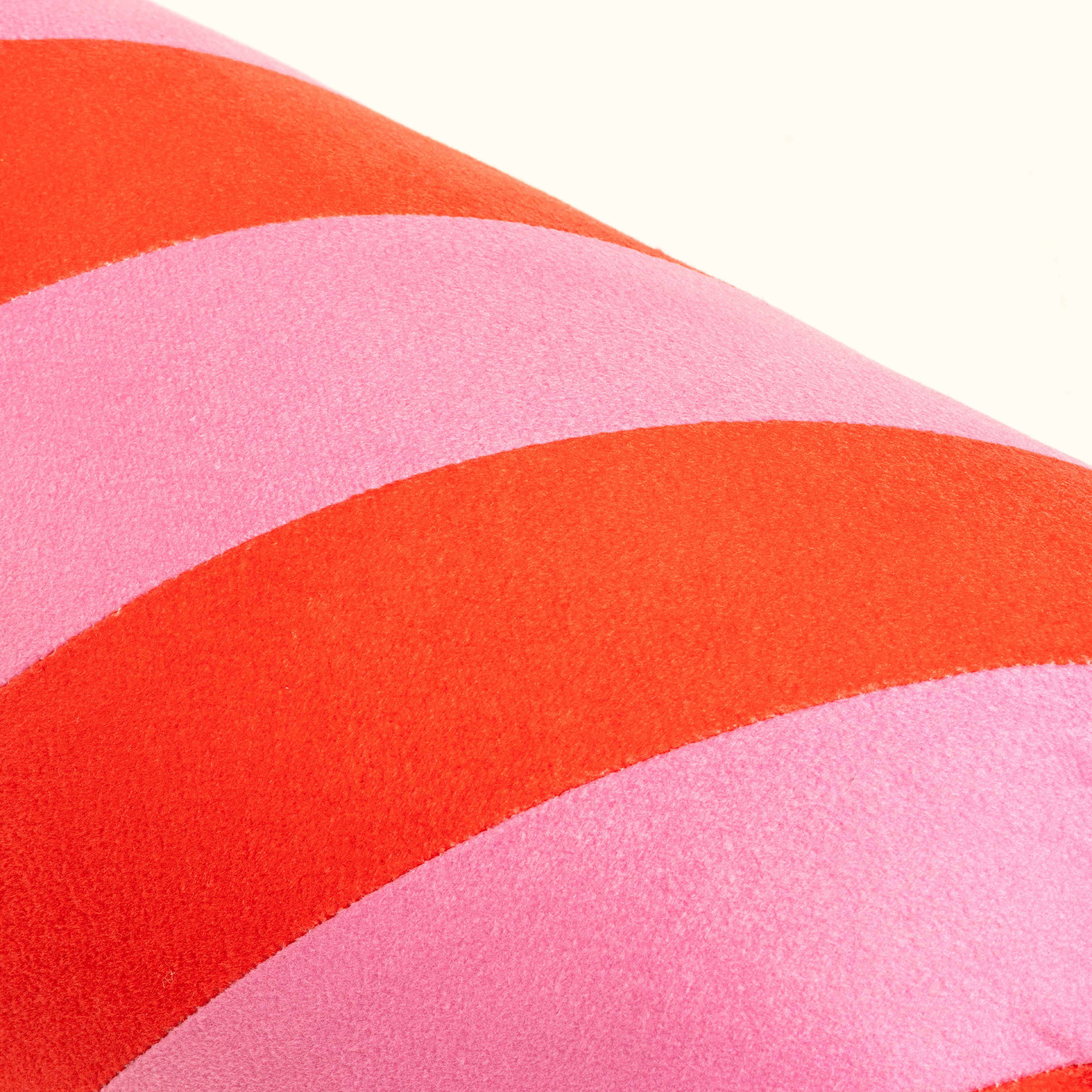 Hansı Verevli Fırfırlı Dolgulu Kırlent 17x60 Cm Kırmızı - Pembe