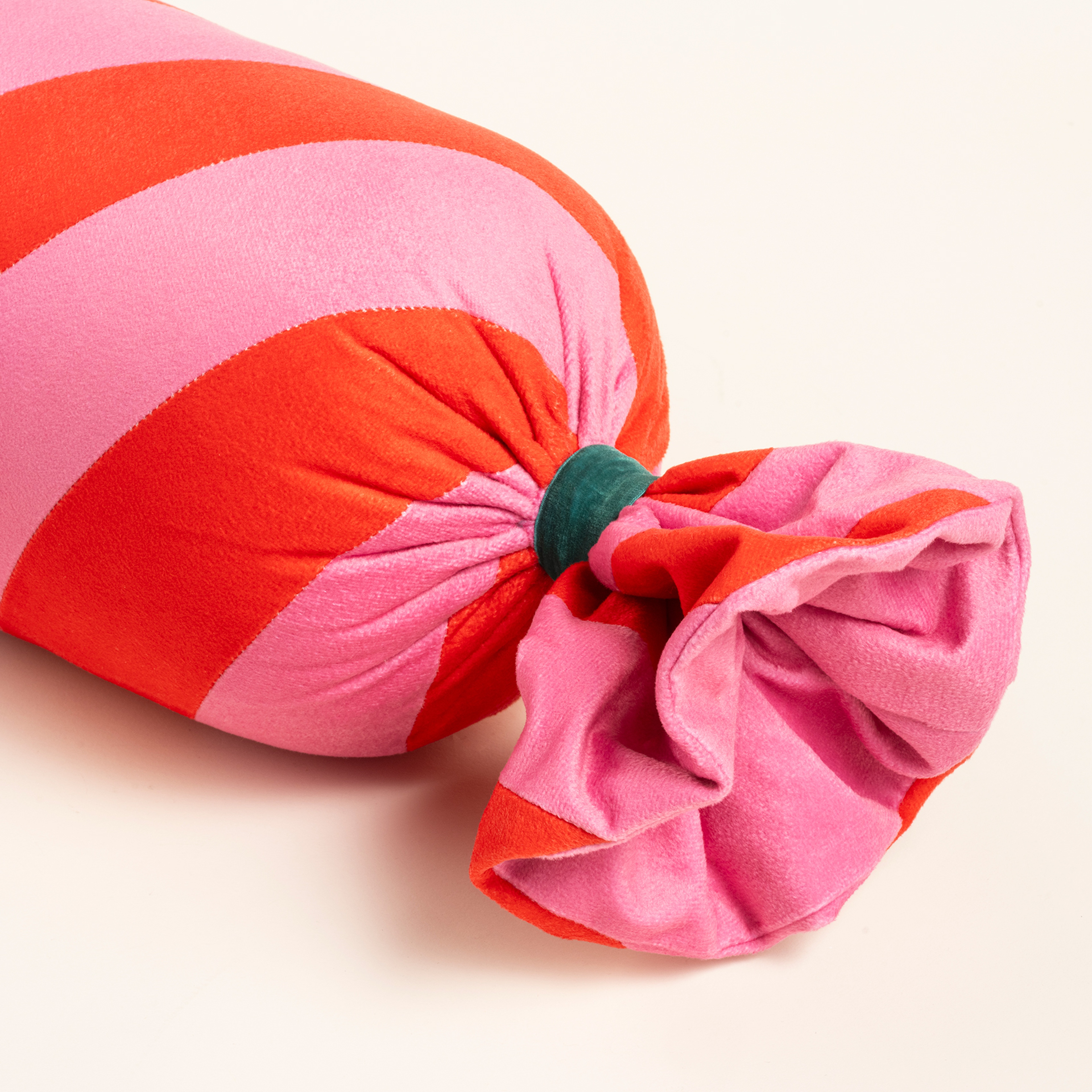 Hansı Verevli Fırfırlı Dolgulu Kırlent 17x60 Cm Kırmızı - Pembe