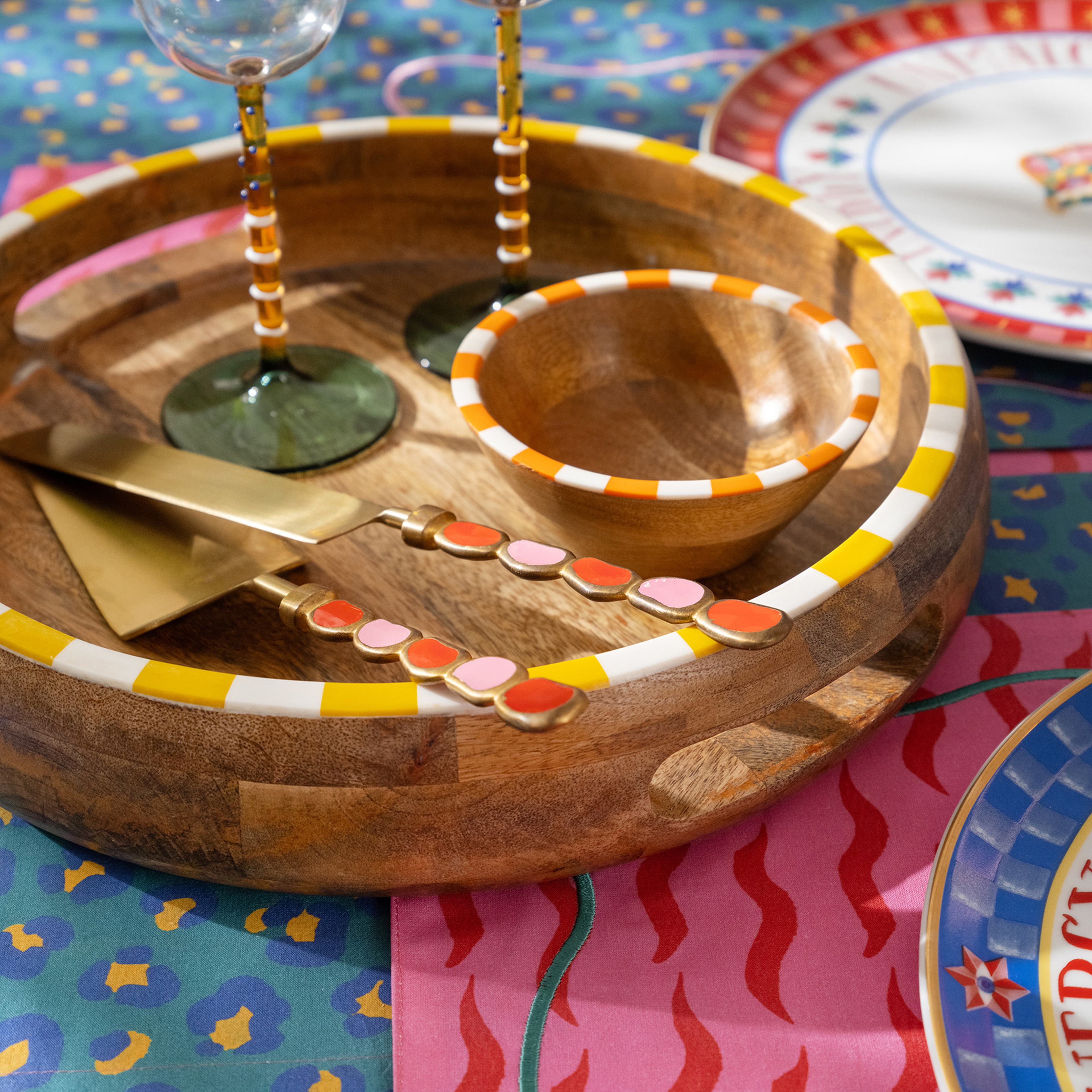 Nohar Mango Ağacı - Reçine Tepsi 35x35 Cm Sarı