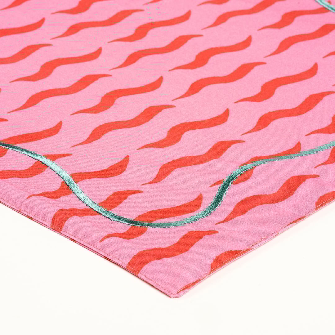 Nilüfer Dijital Baskılı Nakışlı Pamuk Amerikan Servis 35x50 Cm Pembe